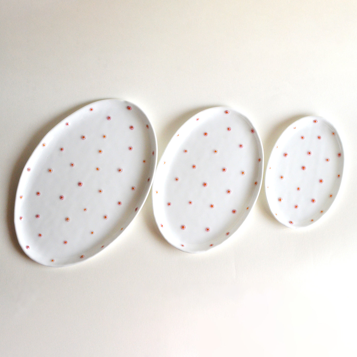 Set Of 4 White Glass Plates with pink murrini inlays - Alternative view 2