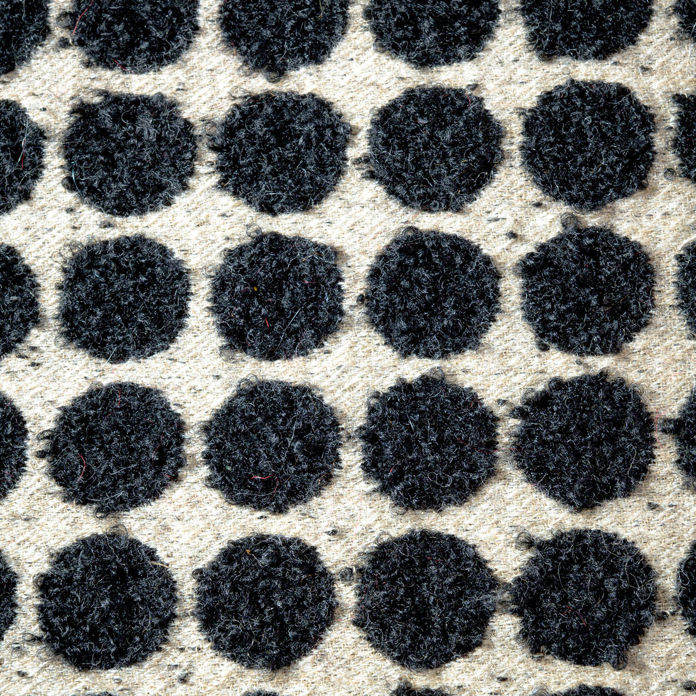 Coussin Armoise Square Dotted Black &amp; White Boucle Cushion - Vue alternative 4