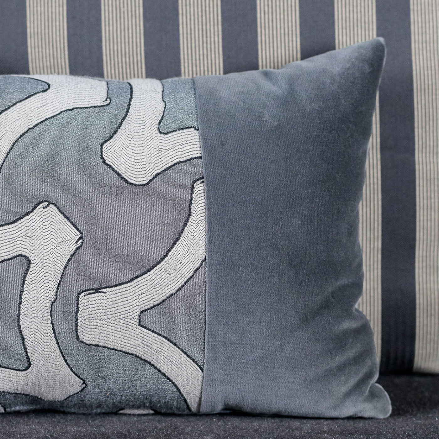 Grey Rectangular Band Degradé Cushion - Alternative view 2