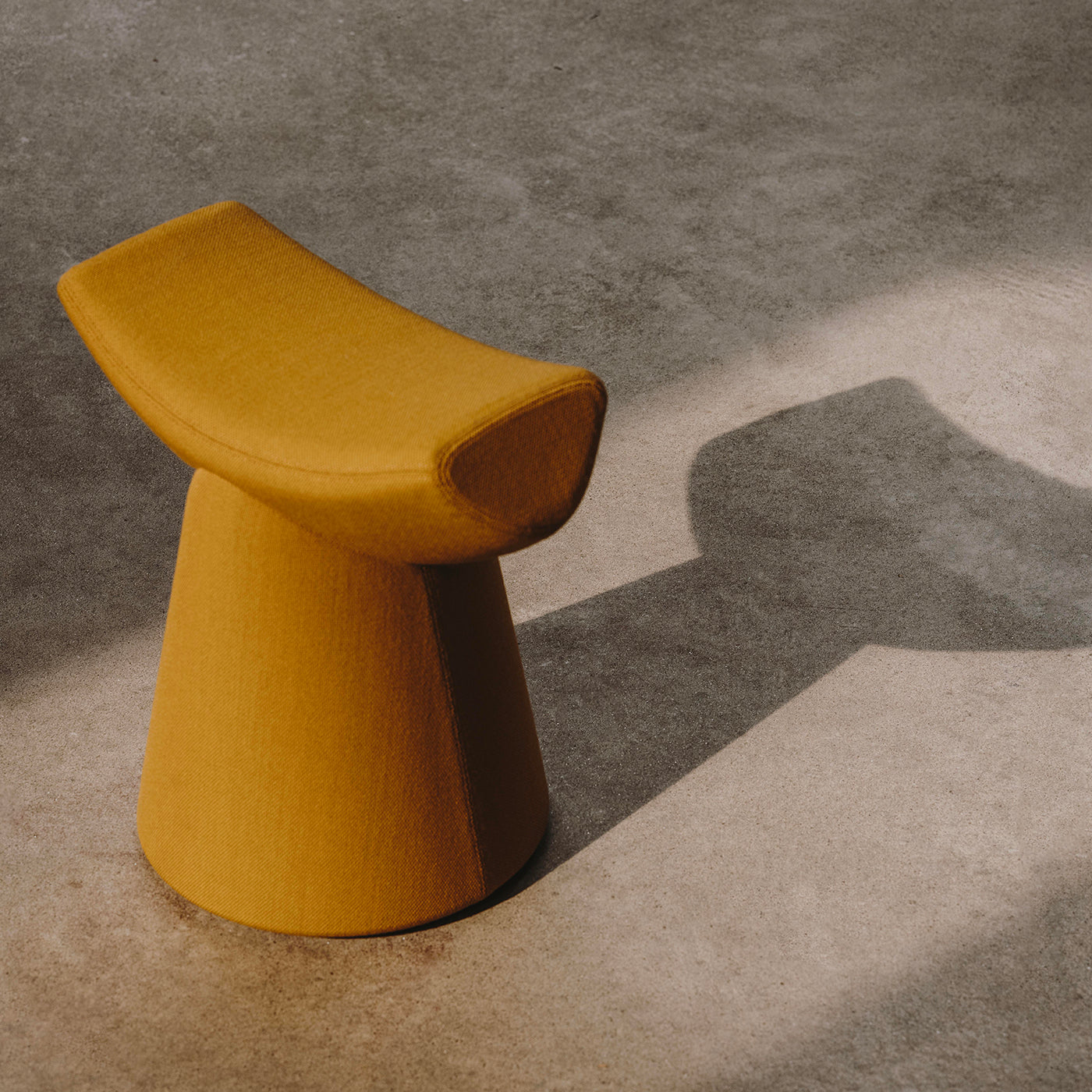 Guardian Stool with Handle by Patrick Norguet - Alternative view 5