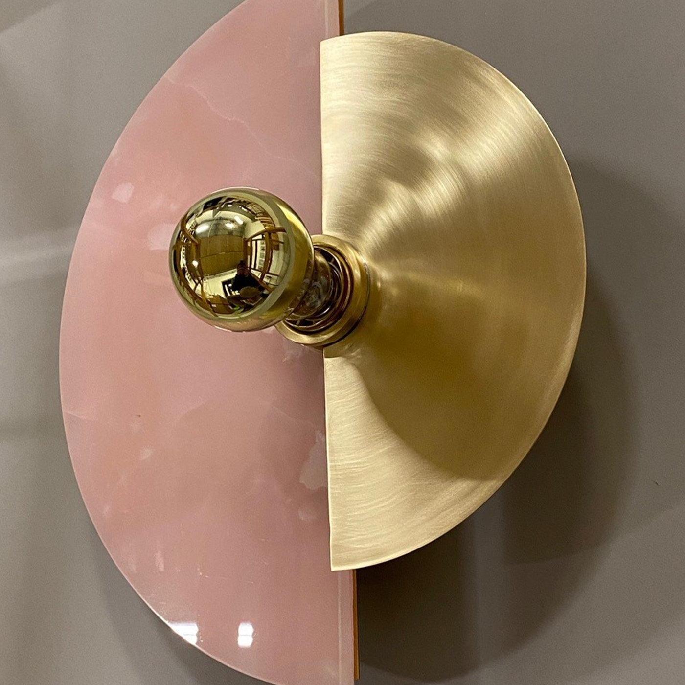 "Levante" Wall Sconce in Satin Brass and Pink Onyx - Alternative view 3