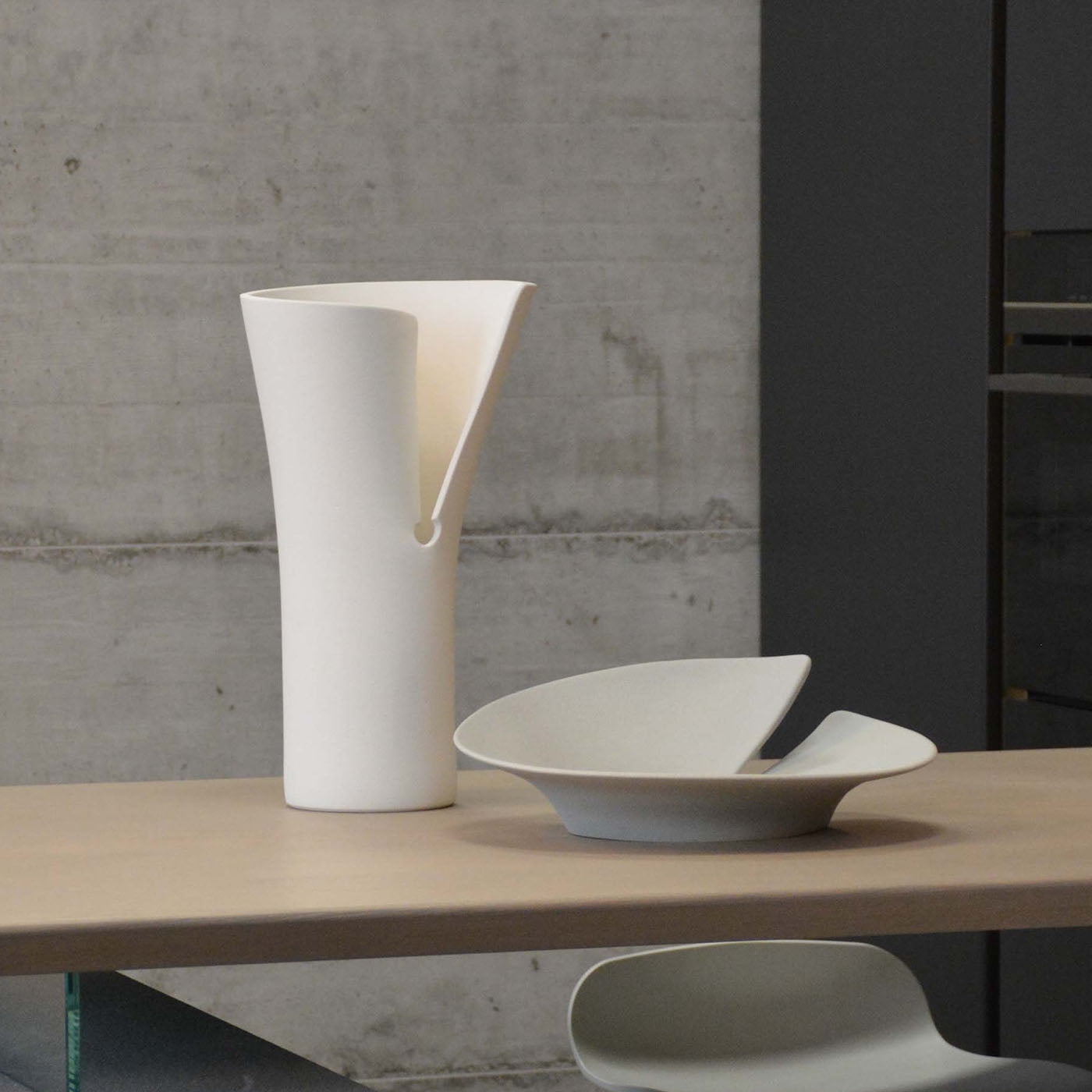 Elica White Ceramic Vase and Centerpiece - Alternative view 3