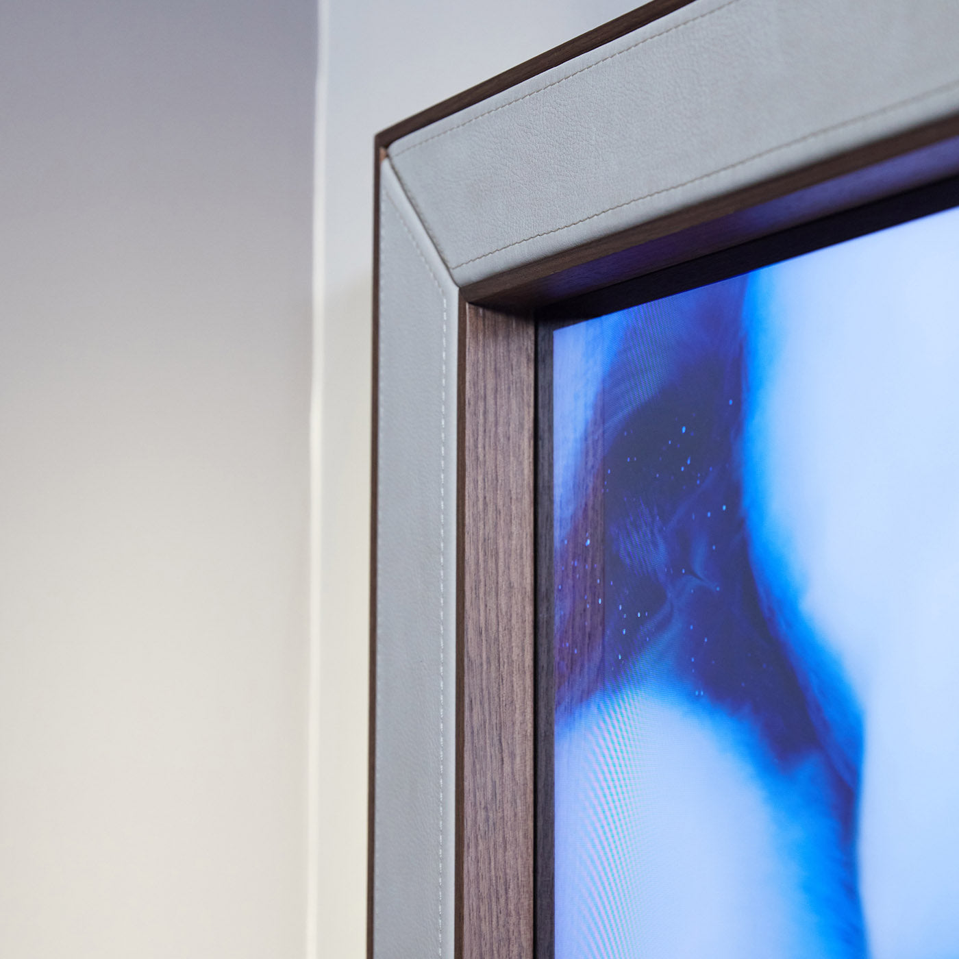 Double Wall Mirror with Integrated 43" TV by Alfredo Colombo - Alternative view 1