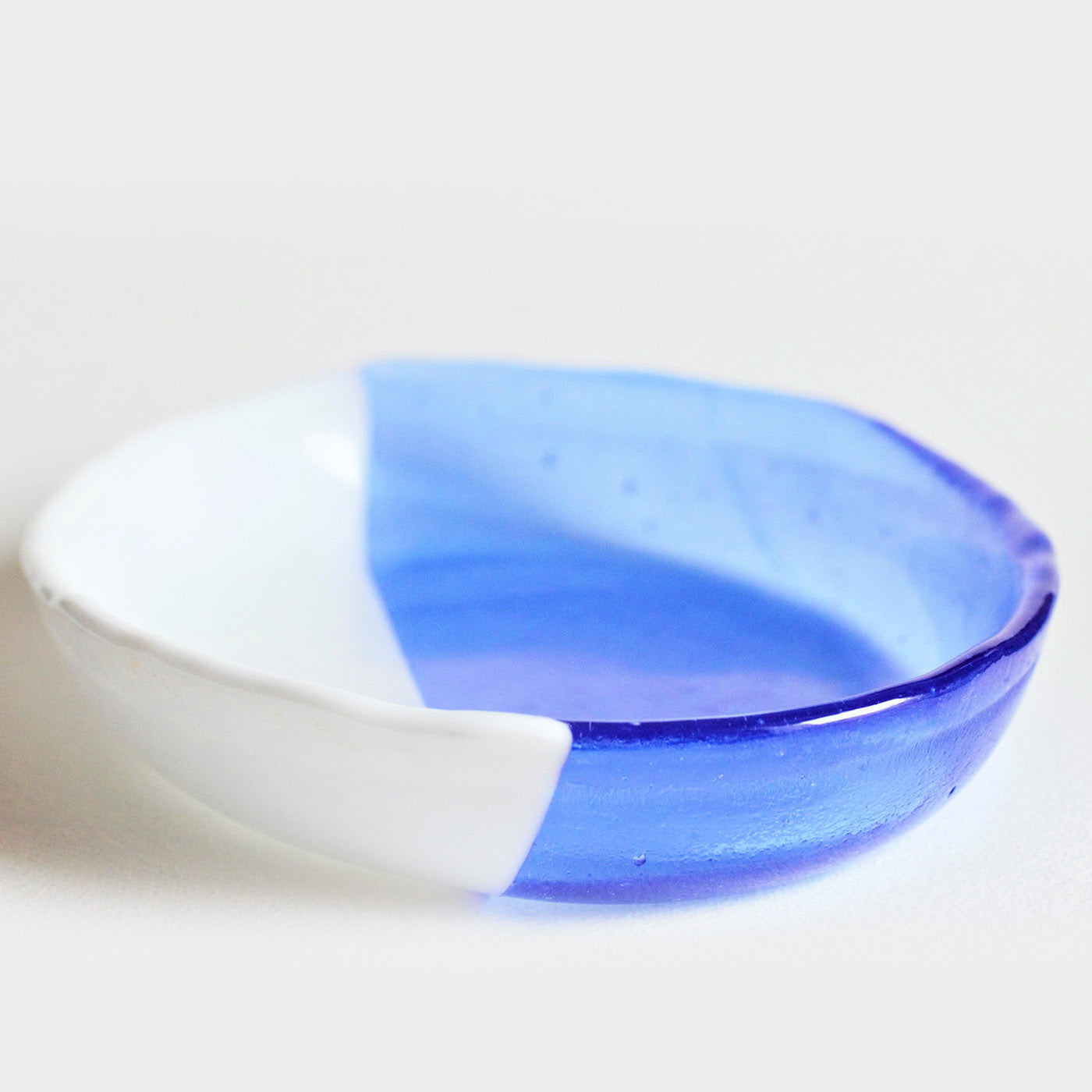 Servierplatte aus weißem und blauem Glas  - Alternative Ansicht 4