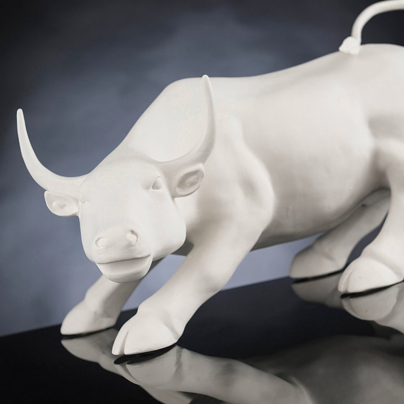 Wall Street Bull Large White Sculpture - Alternative view 1