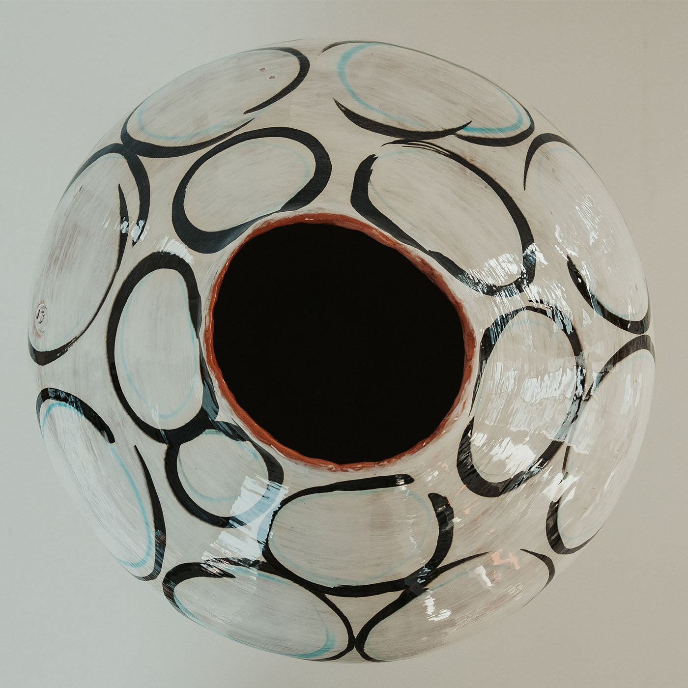 Vase en manganèse et cercles en cuivre vert - Vue alternative 3