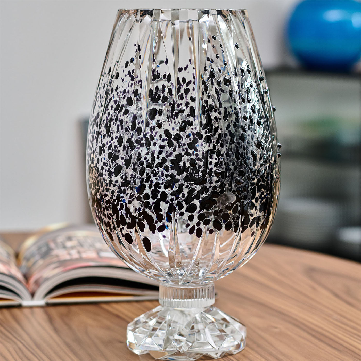 Graffiante Black Details Crystal Decorative Vase - Alternative view 1