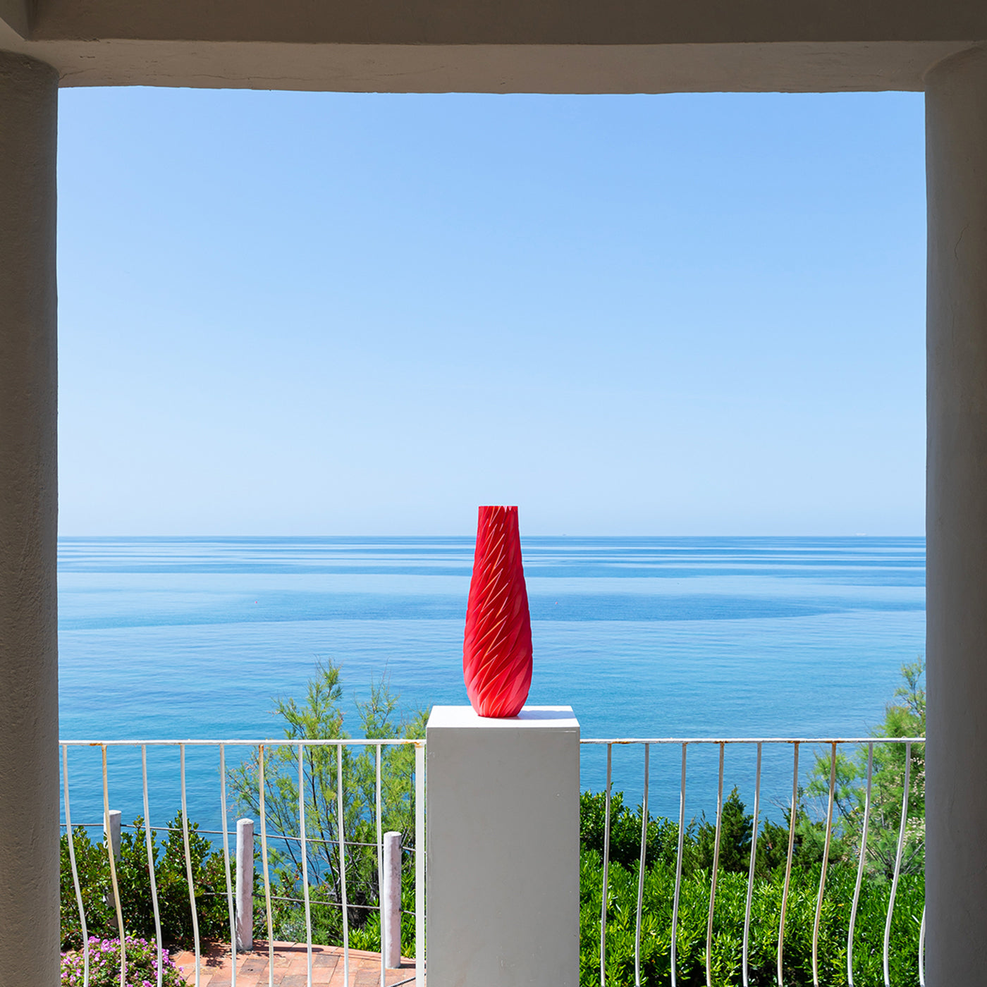 Saphira Red Vase-Sculpture - Alternative view 3