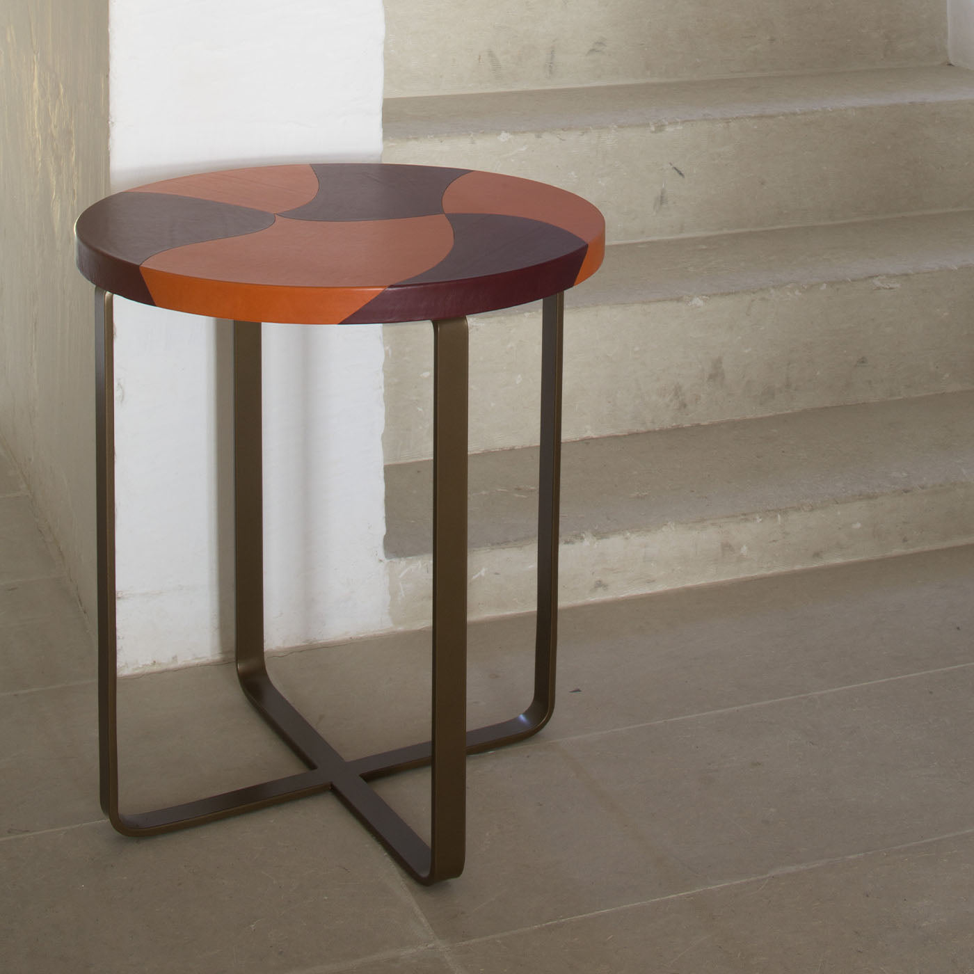 Isole Tigre Round Polychrome Side Table by Nestor Perkal - Alternative view 1