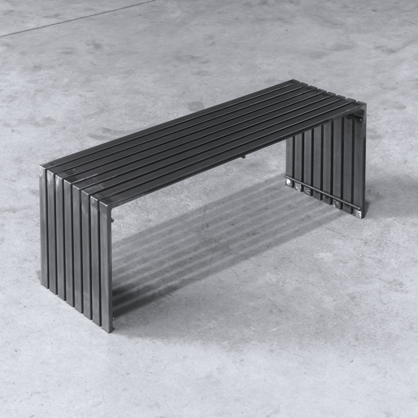 T-S02 Bench - Alternative view 1