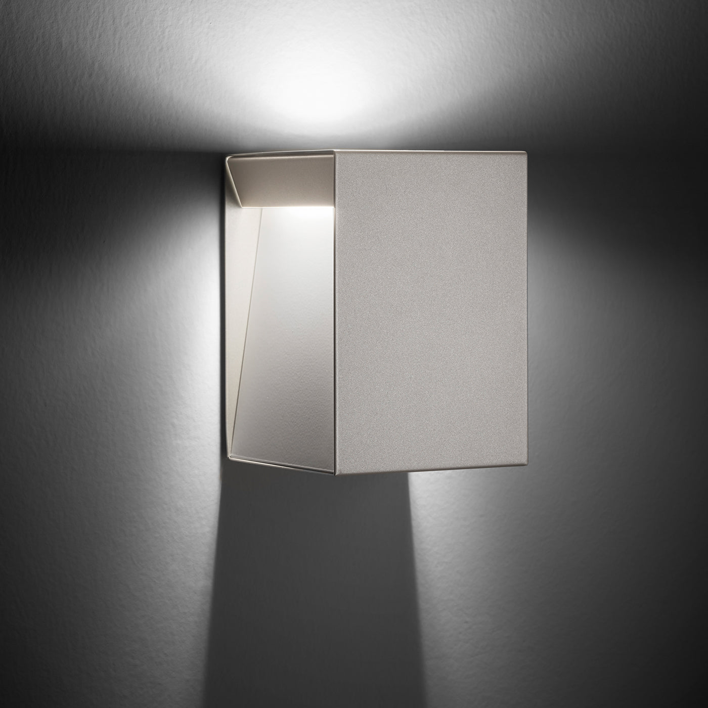 Stick 140 White Wall Lamp by Cino Zucchi - Alternative view 1
