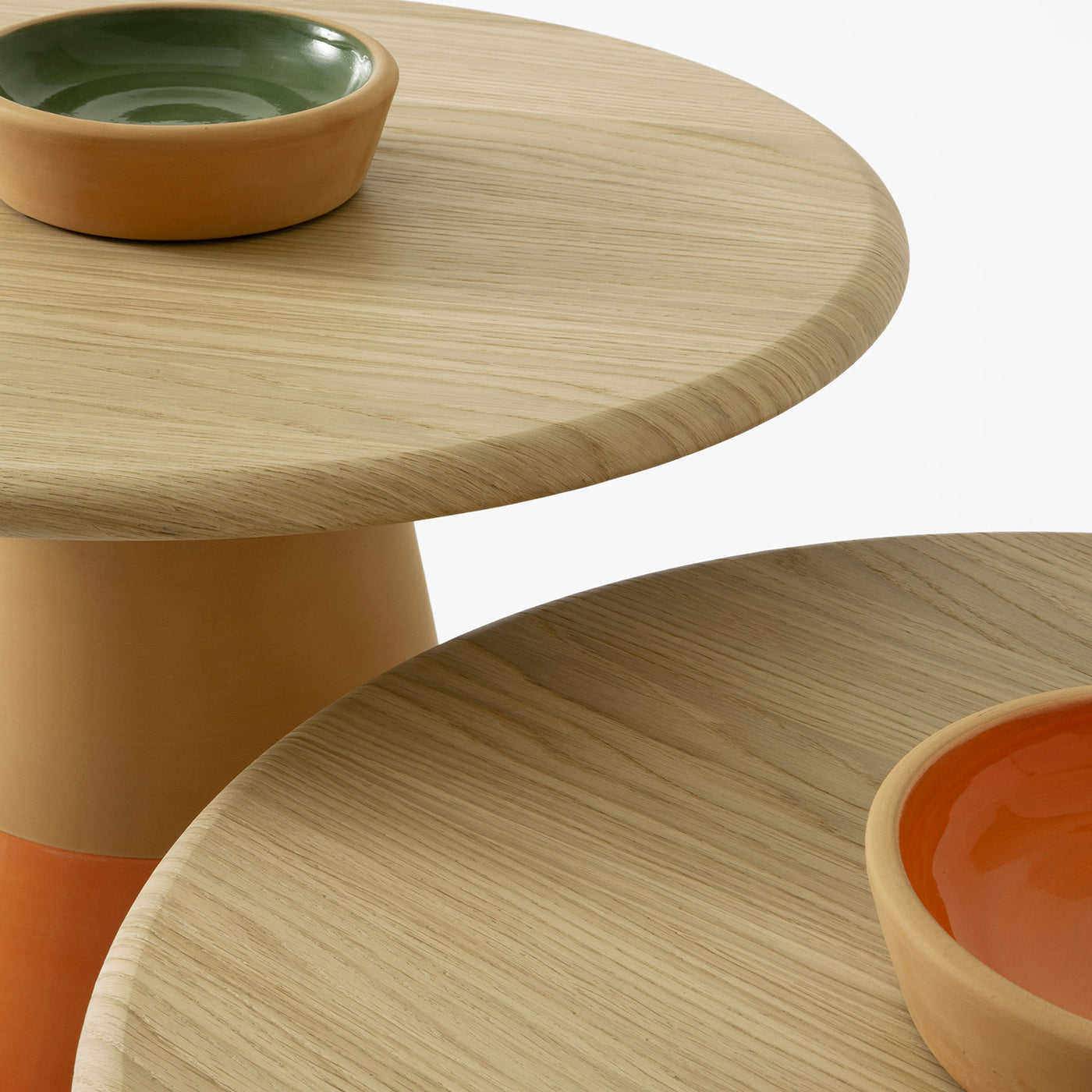 Sablier Hoher Tisch mit Sockel aus Ton und Platte aus Eichenfurnier - Alternative Ansicht 3