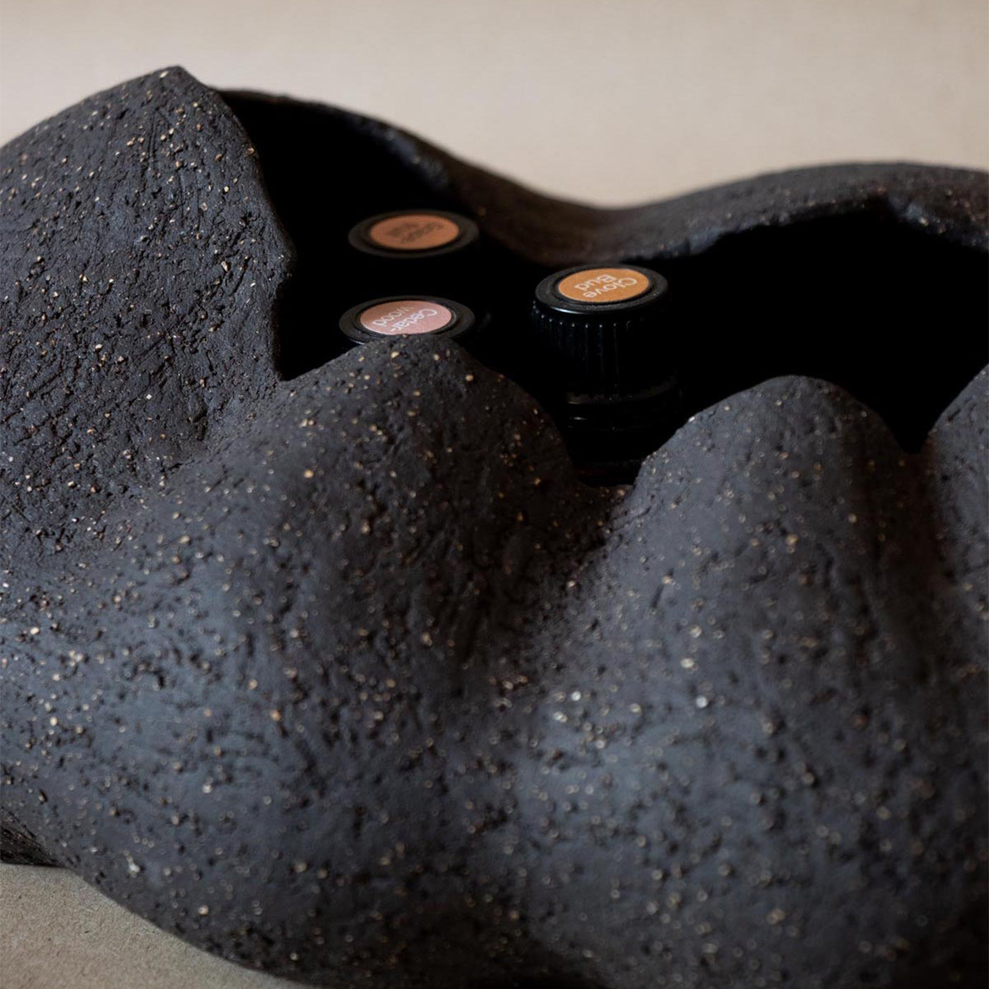 IŠTAR I Black Stoneware Sculpture - Alternative view 4