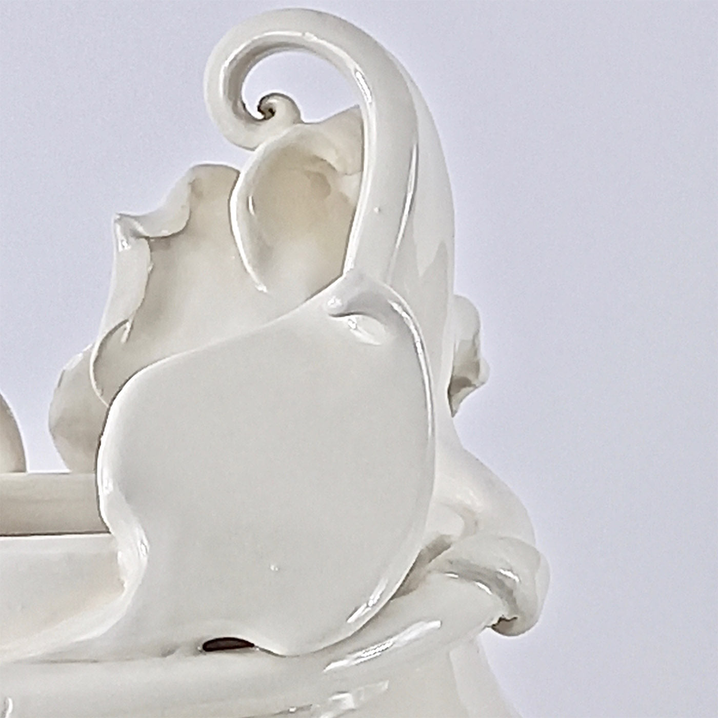 Alice's Rose's White Ceramic Vase - Alternative view 2