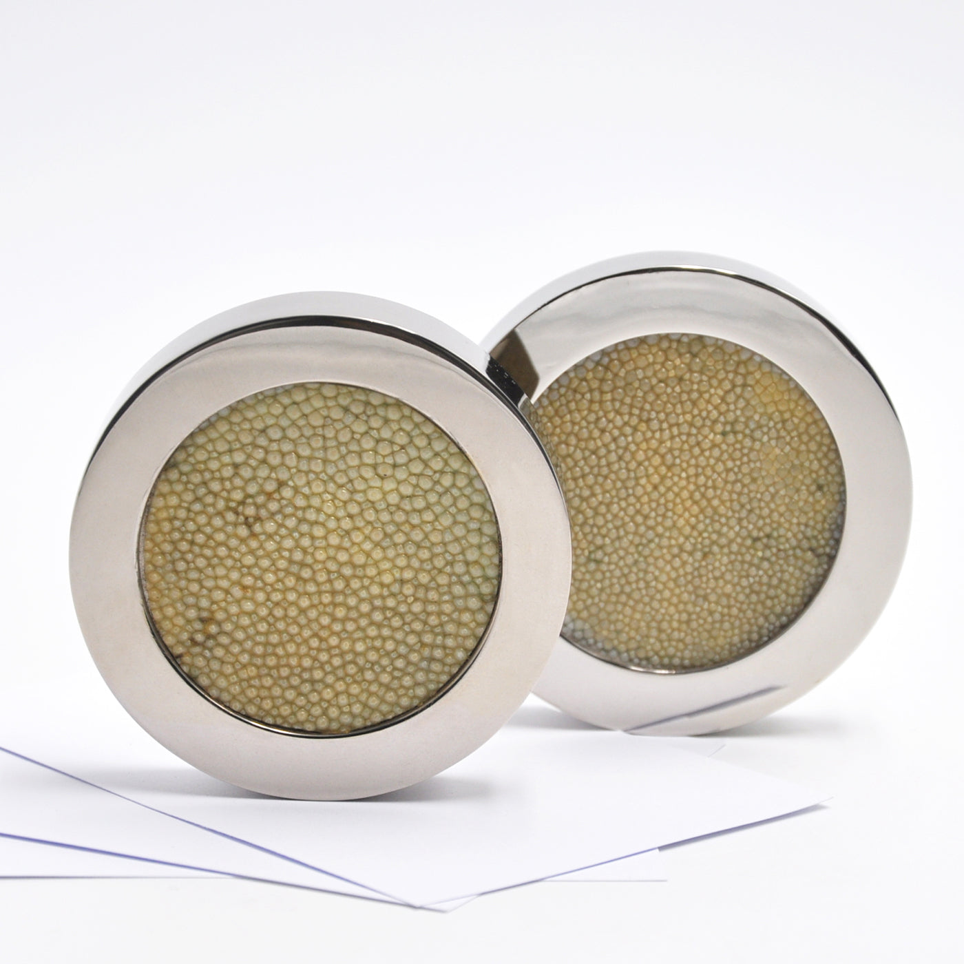 Circular Light-Green Shagreen Leather Paperweight by Nino Basso - Alternative view 5