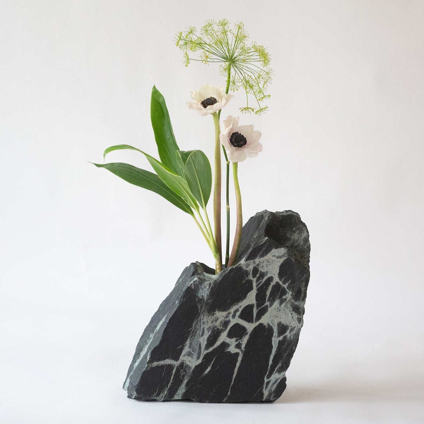 Vase en marbre Riquiqui Montaigne Verde Alpi #1 - Vue alternative 3