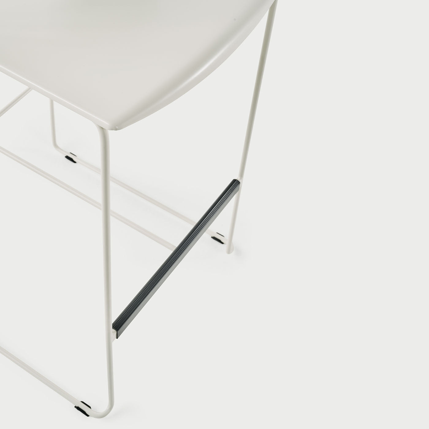 Juliette White Metal Bar Stool by Hannes Wettstein - Alternative view 3