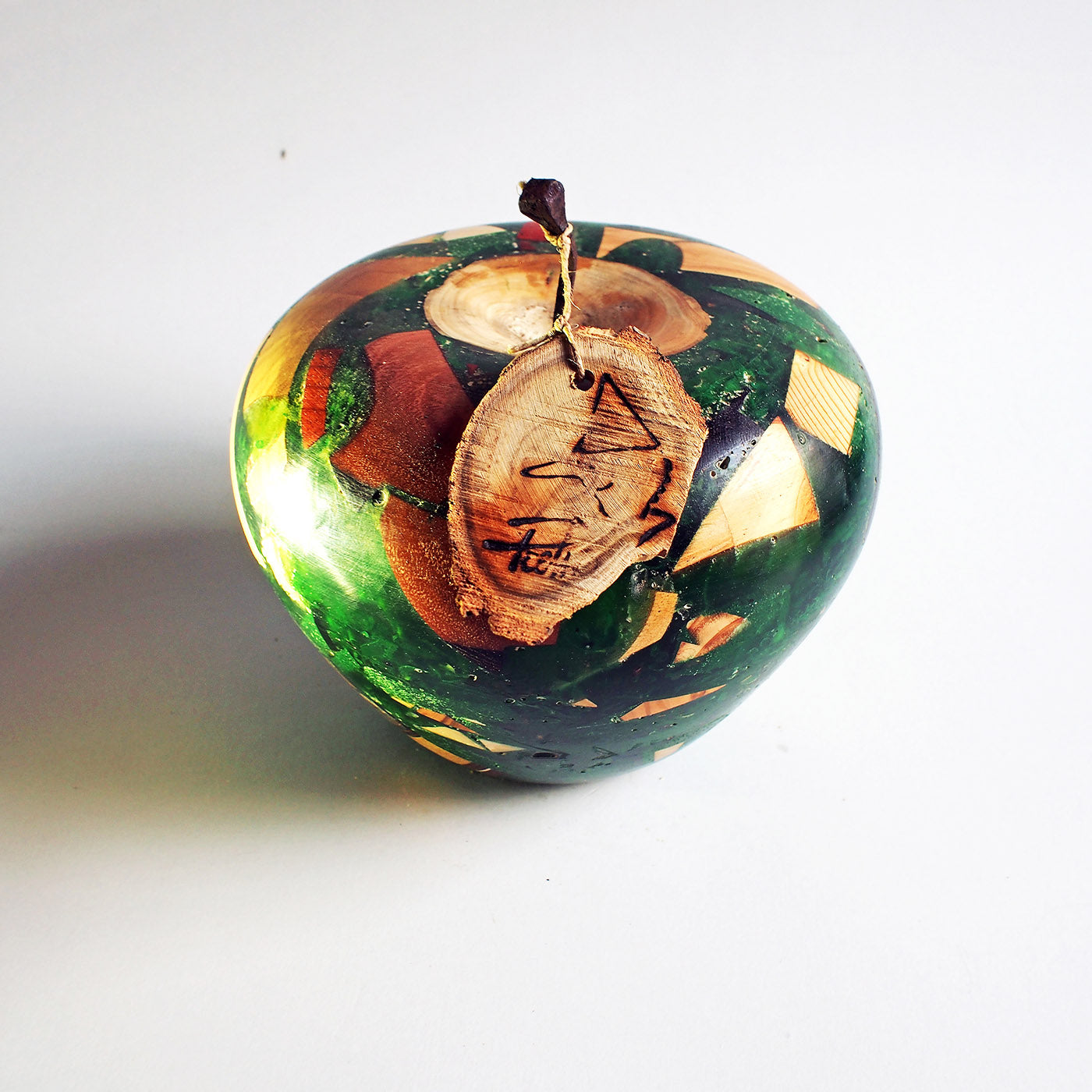 Resin and Wood Apple - Alternative view 4
