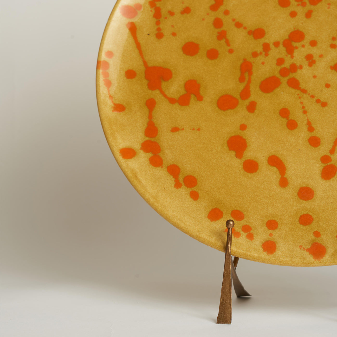 Plato decorativo de cerámica caramelo y naranja - Vista alternativa 1