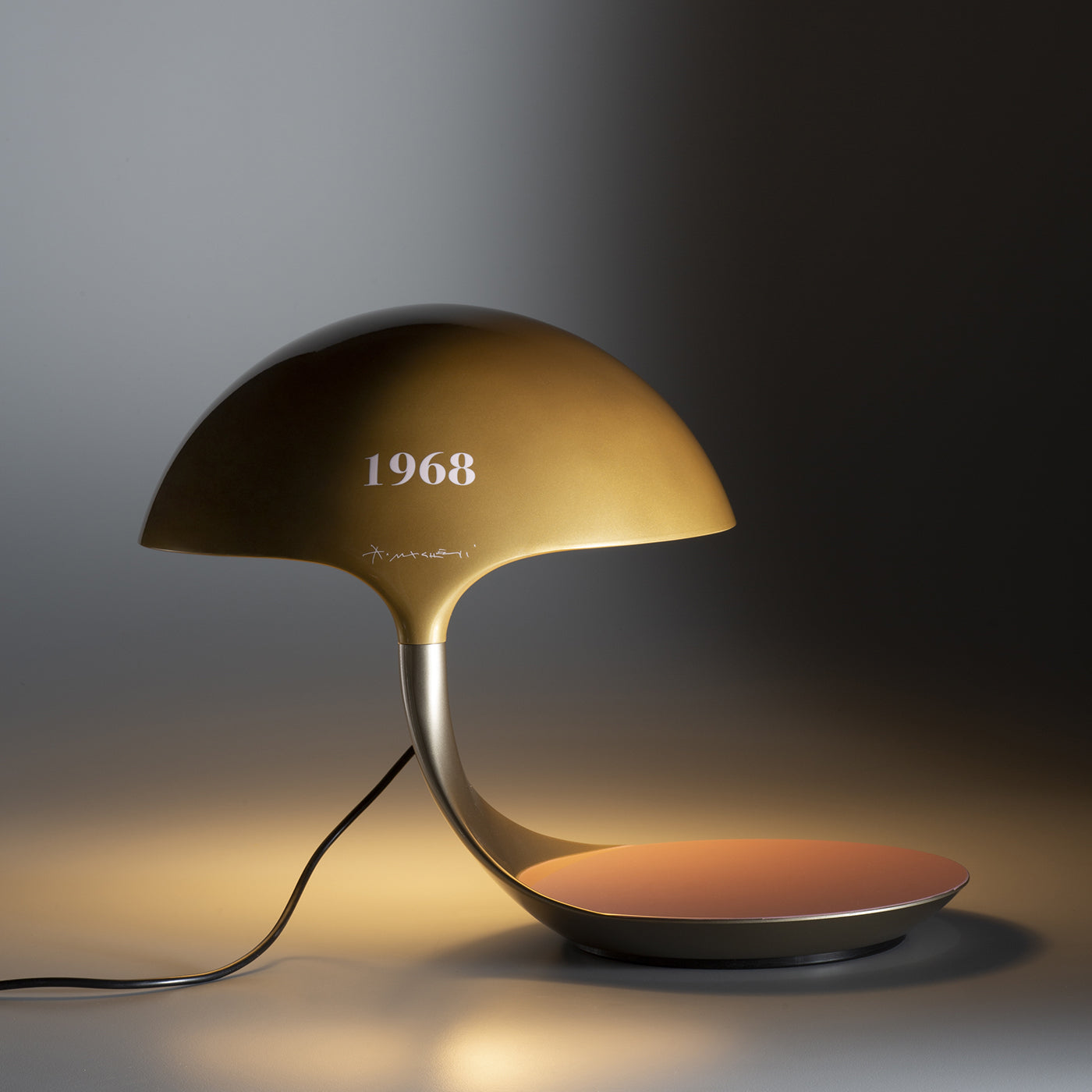 Cobra Texture Golden Table Lamp by Angelo Micheli - Alternative view 2