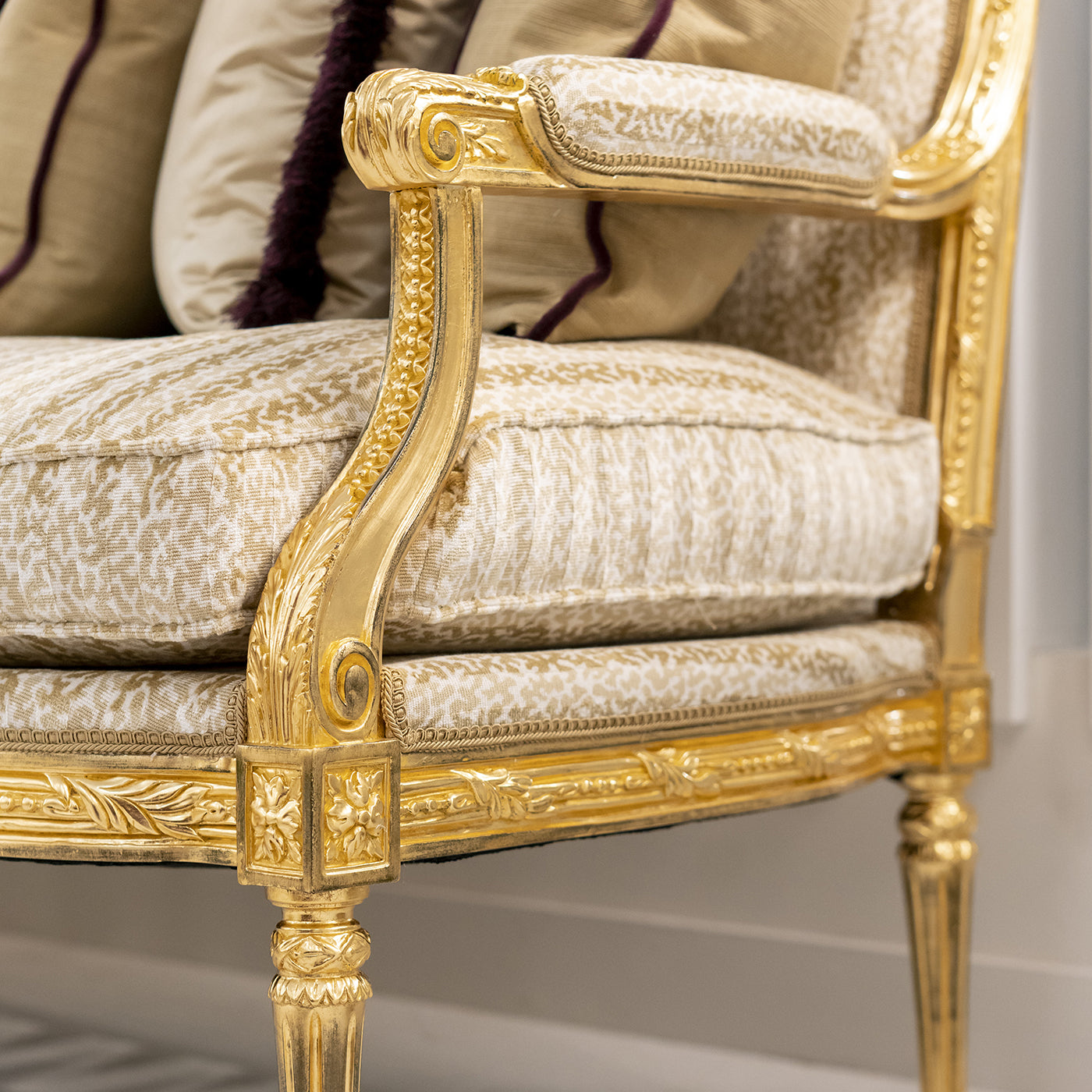 Louis XVI-style Sofa - Alternative view 3