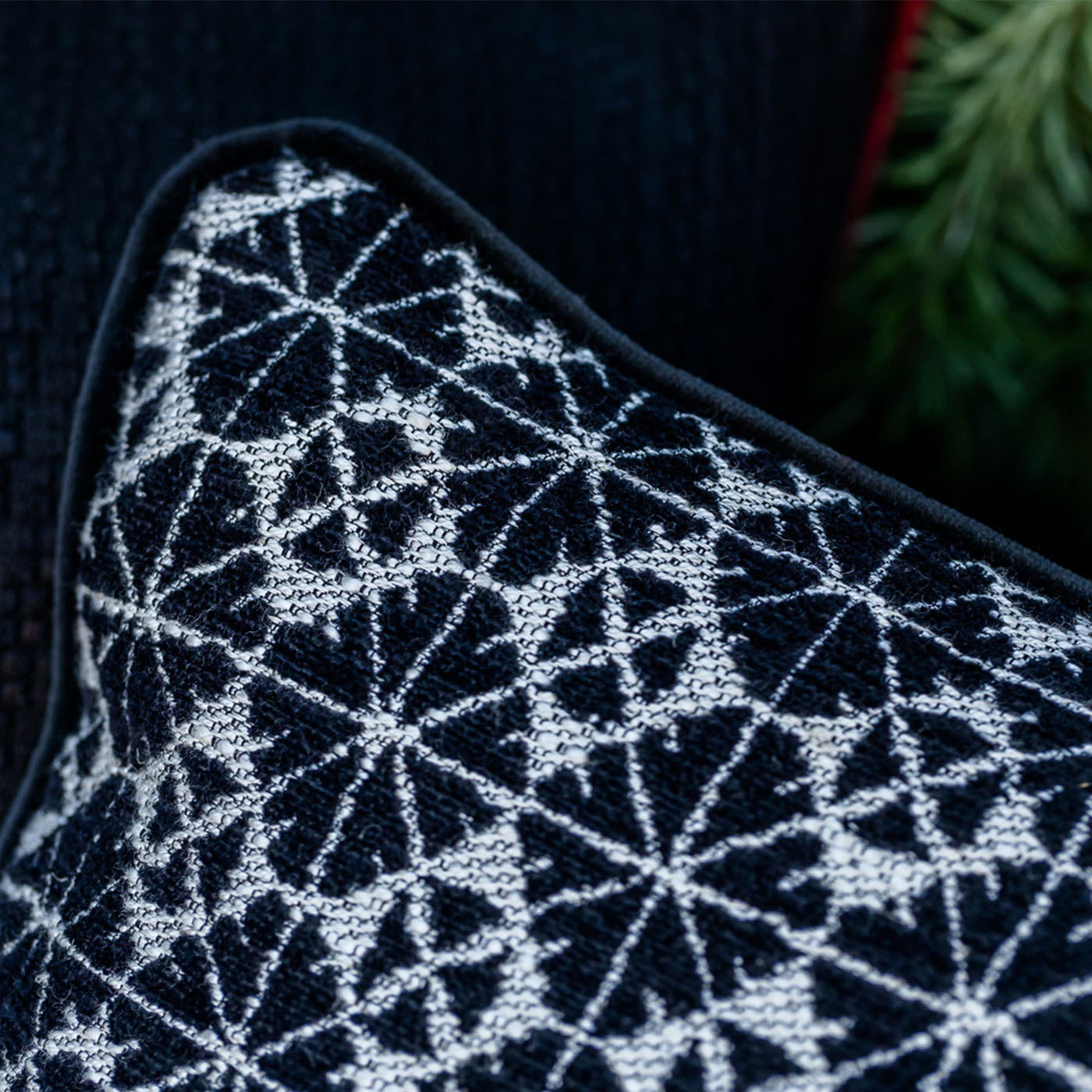 Black and White Square Carrè Cushion in geometric jacquard fabric - Alternative view 5