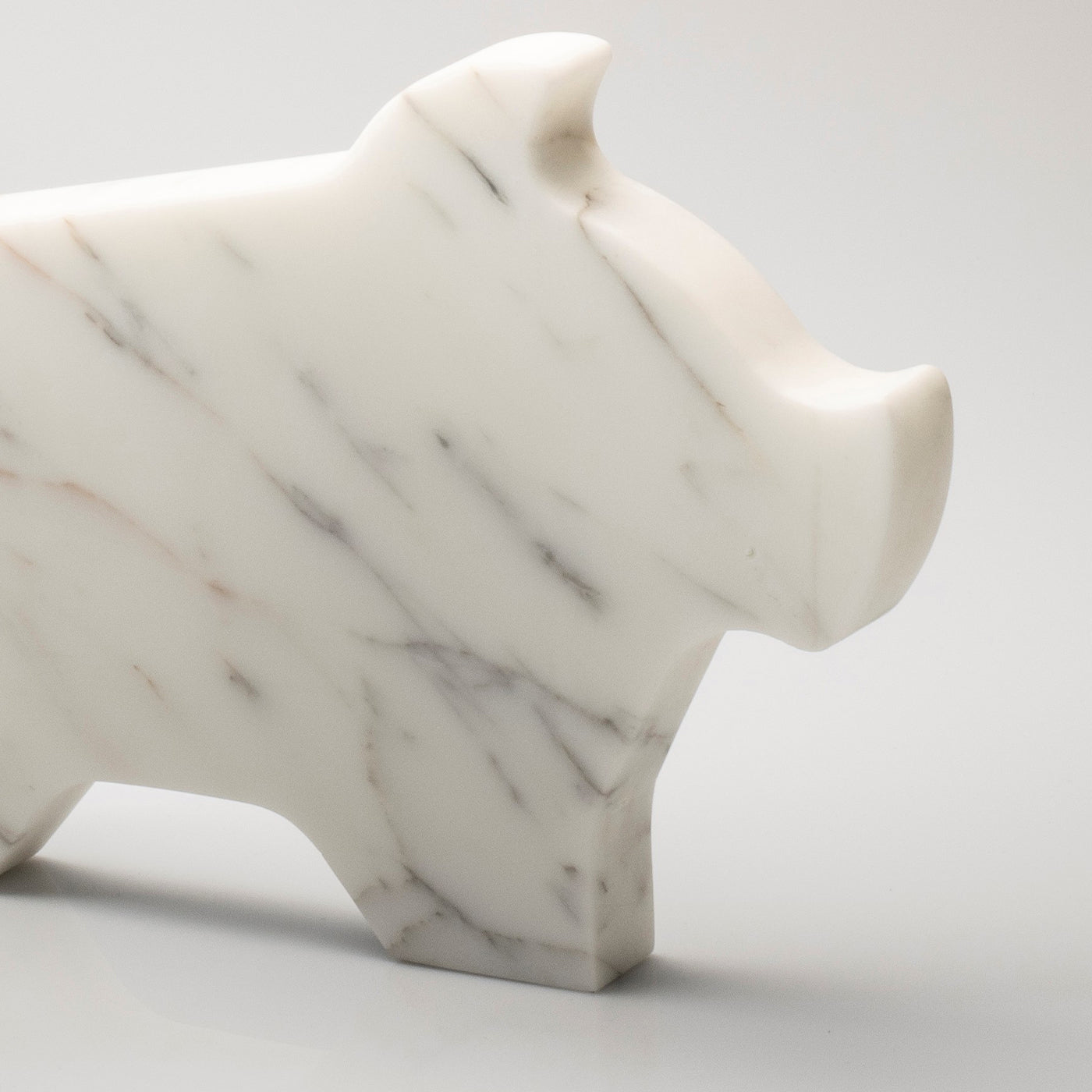 Grande statuette blanche de cochon par Alessandra Grasso - Vue alternative 1