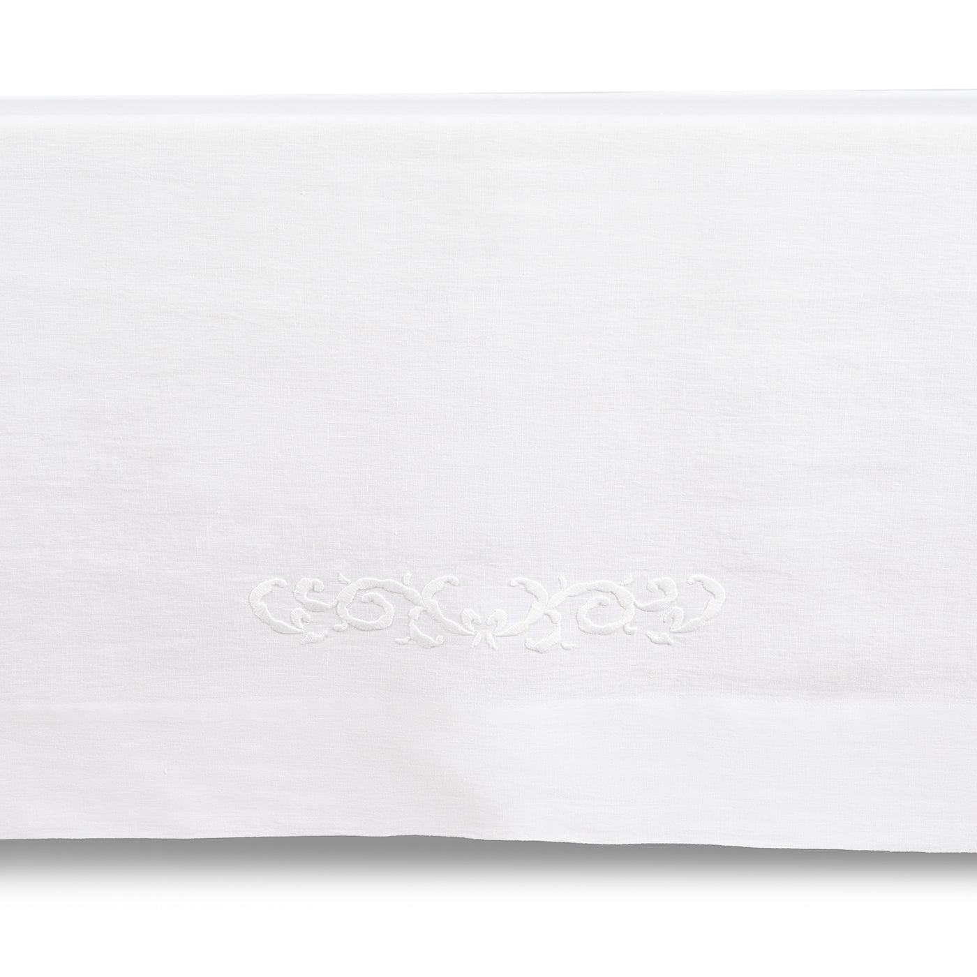 Decoro Embroidered White Tablecloth - Alternative view 1