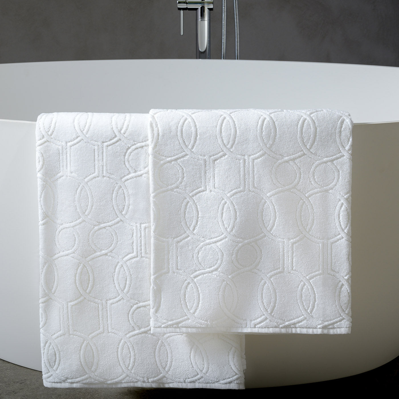 Shangri-La Jacquard White Bath Towel - Alternative view 1