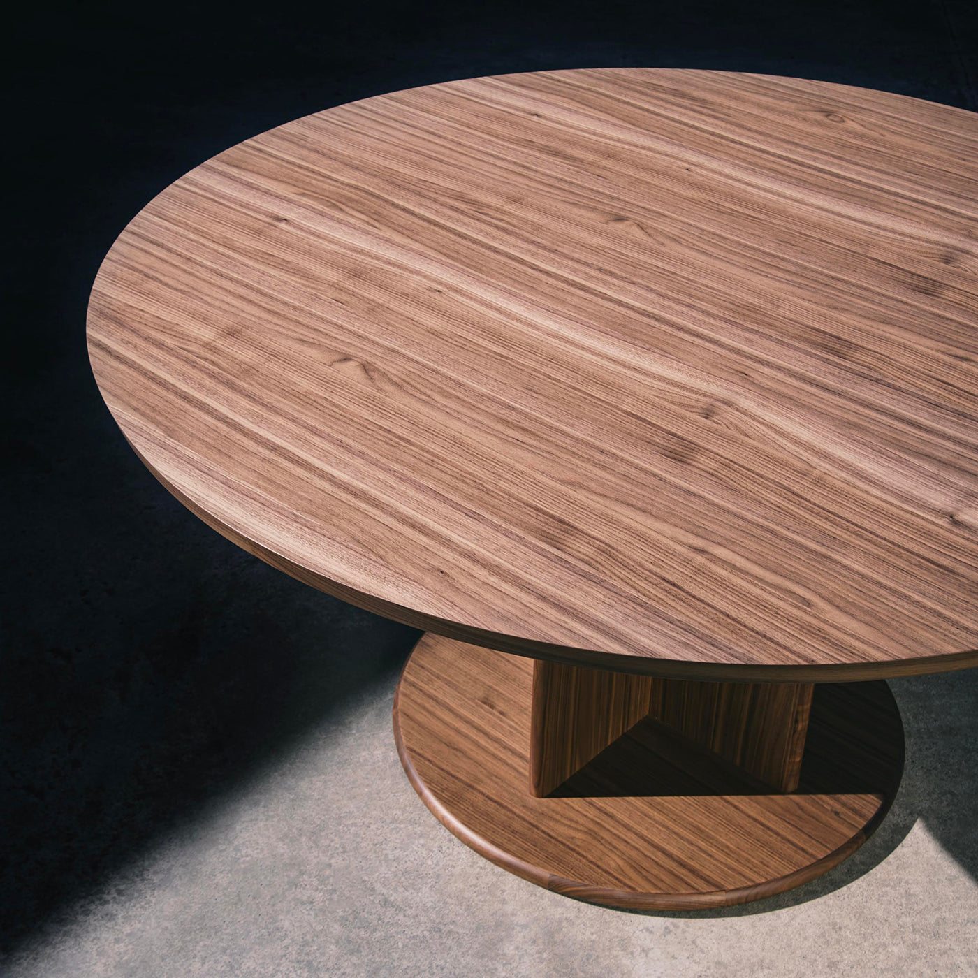 Intersection Round Dining Table by Neri&Hu - Alternative view 3