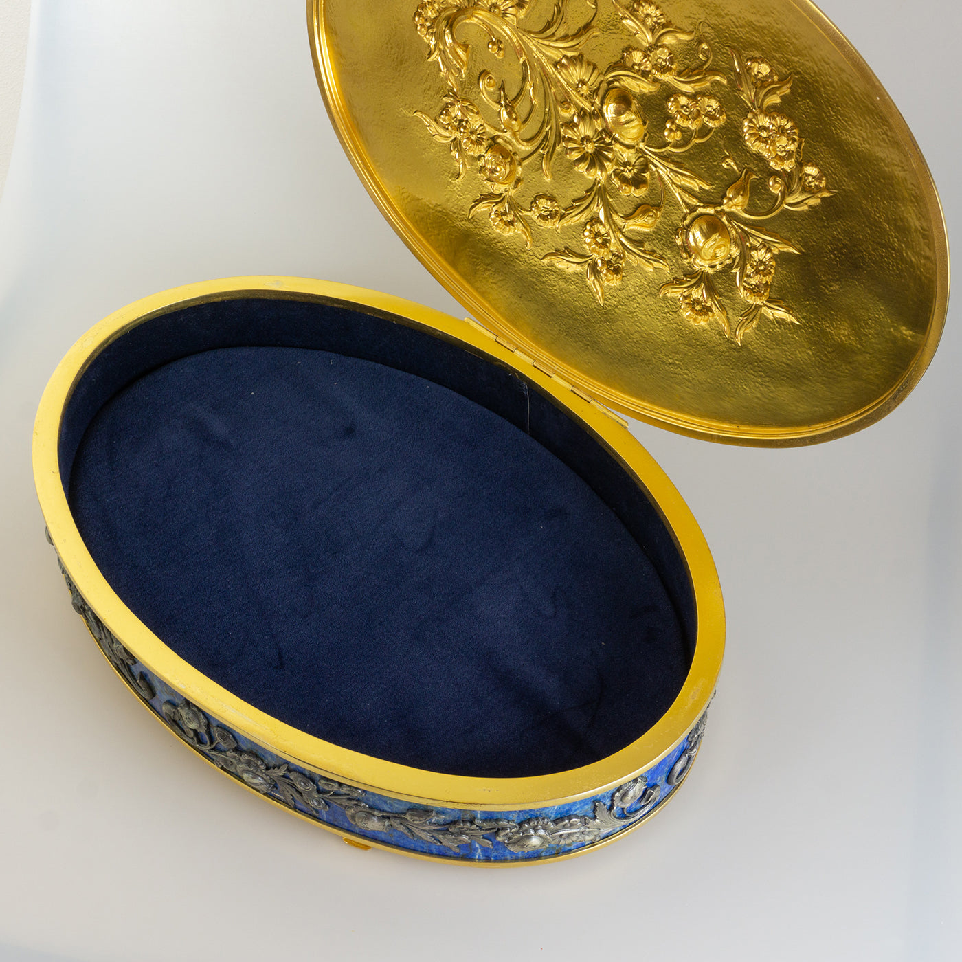Boîte ovale en lapis-lazuli et argent - Vue alternative 3