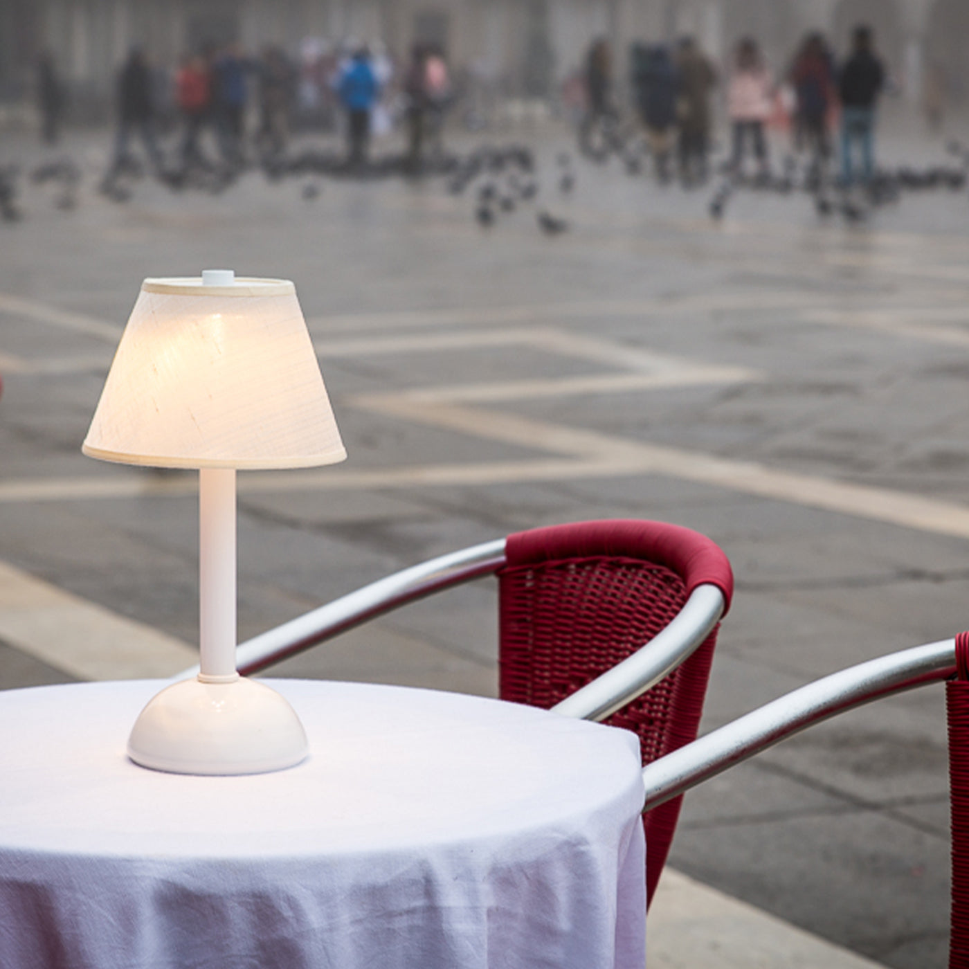 Moon Pergamena White Table Lamp by Stefano Tabarin - Vue alternative 2