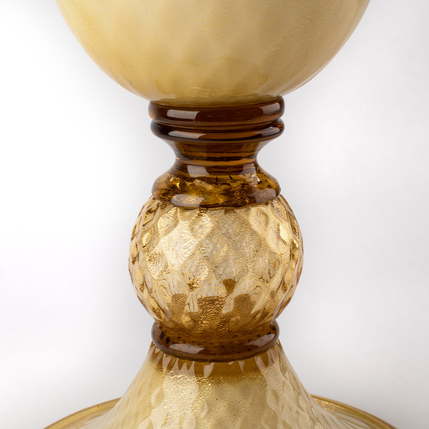 Stmat Jarrón en forma de copa ahumado y dorado - Vista alternativa 3