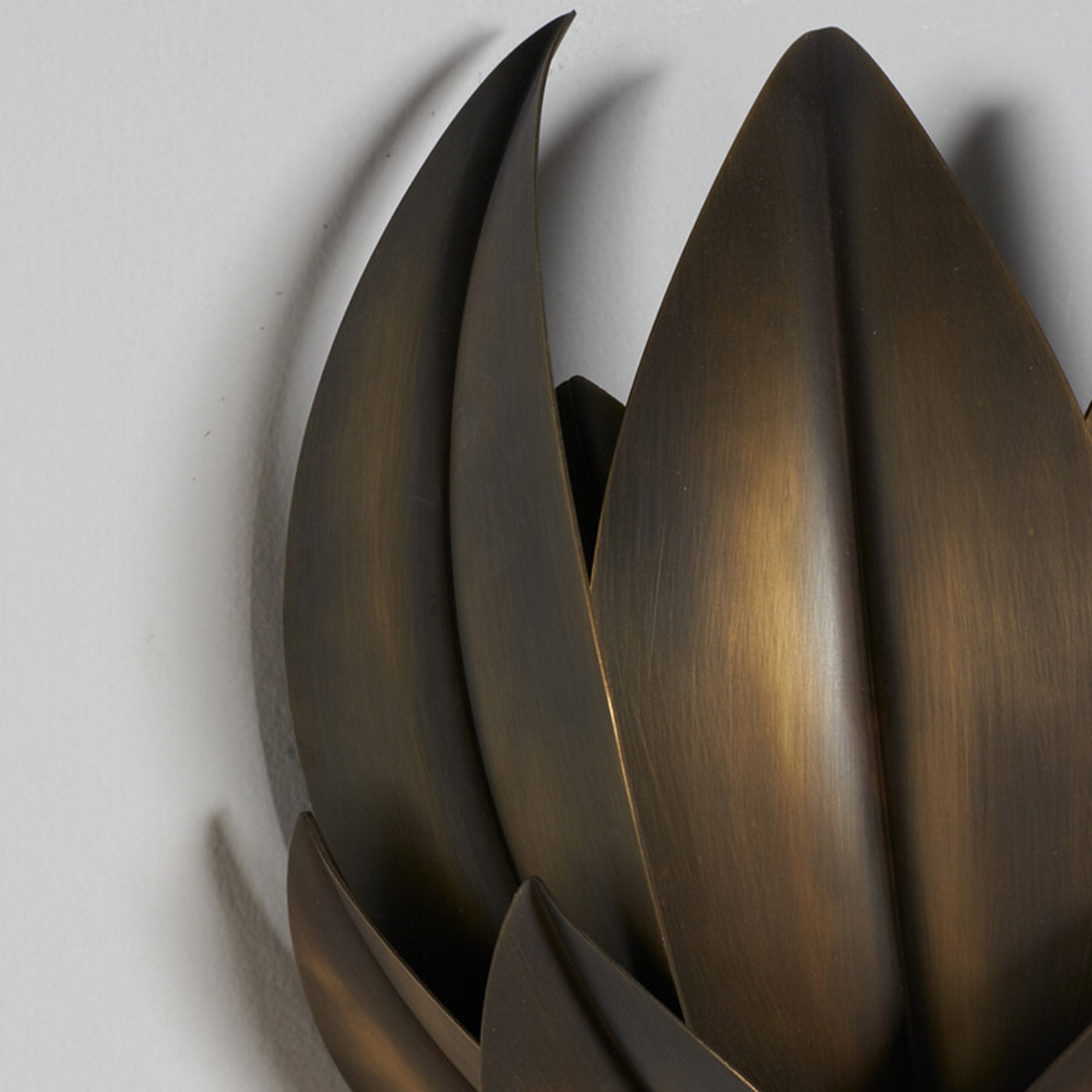 "Leaves" Wall Sconce in Bronze by Droulers Architecture - Alternative view 1