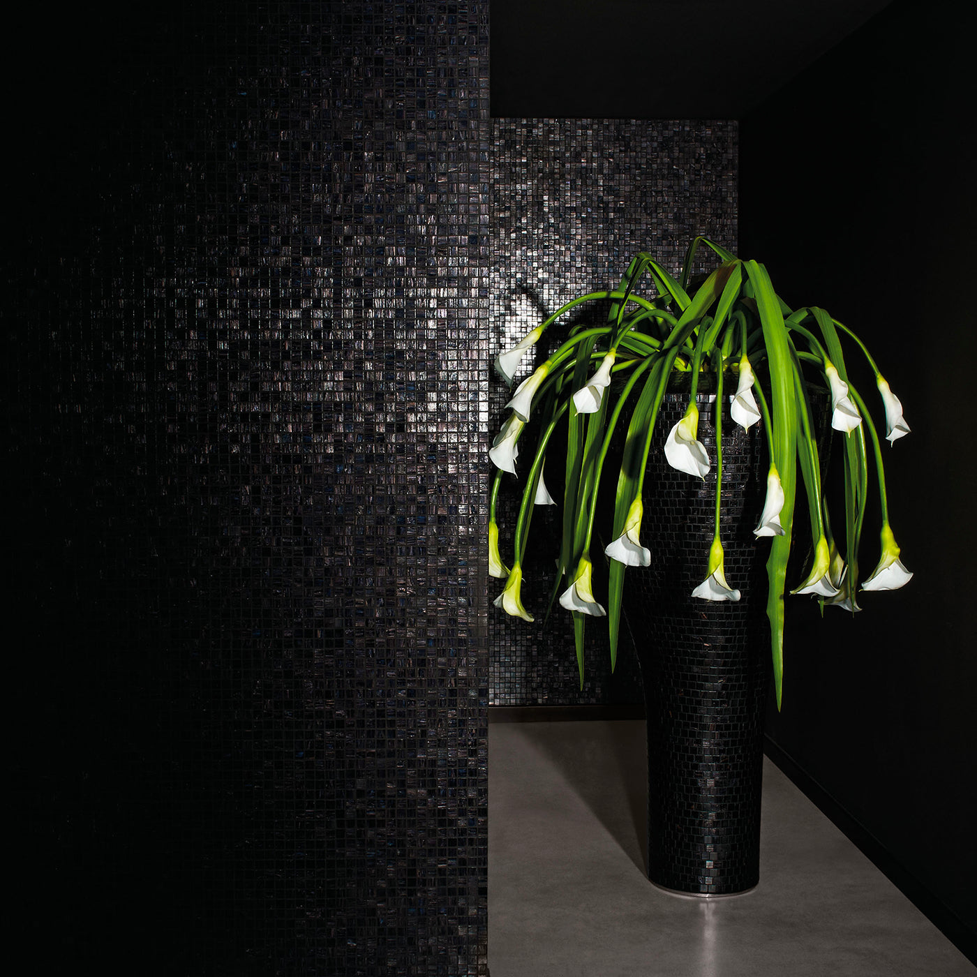 Tippy Bisazza Mosaic Black Decorative Vase - Alternative view 1