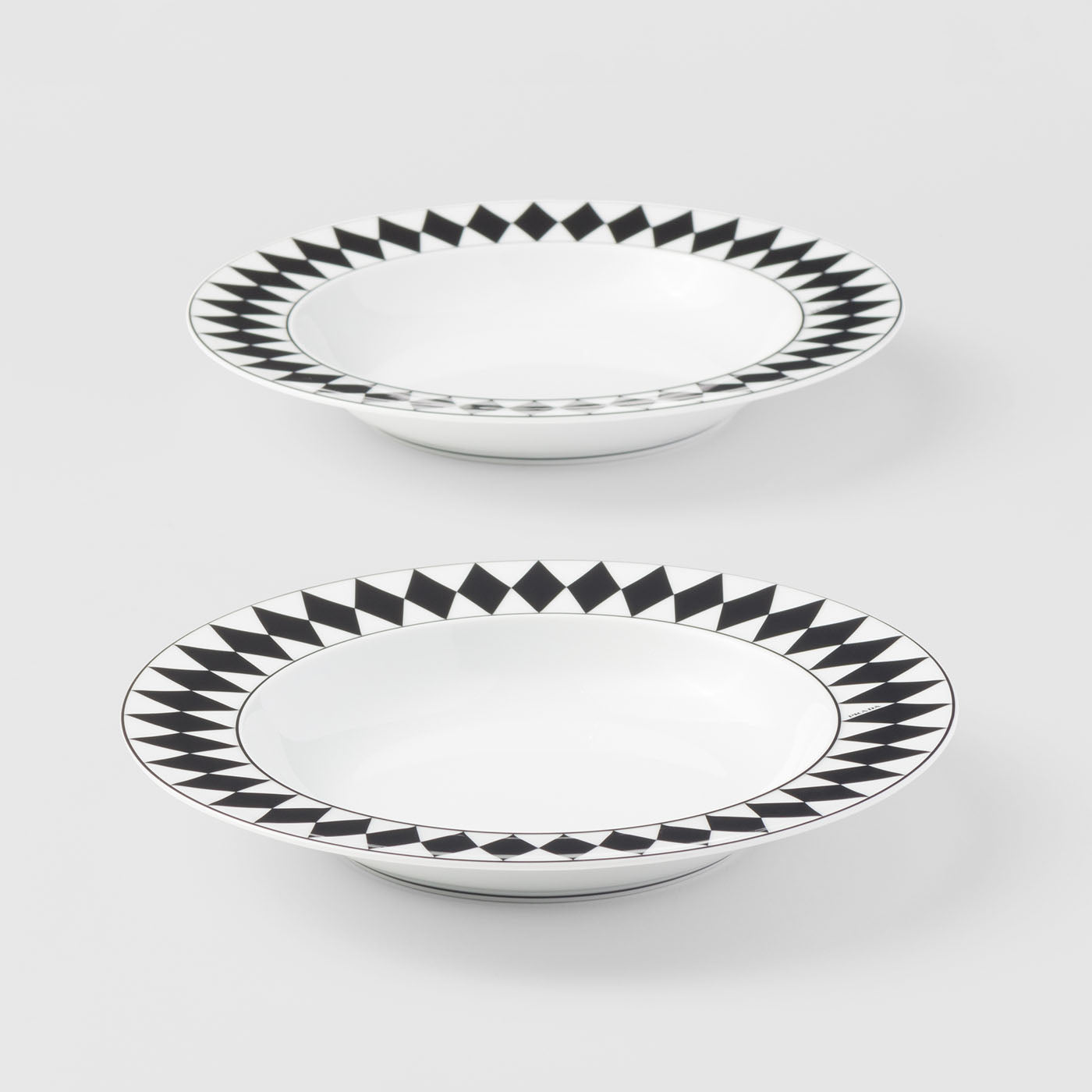 Checkerboard Set de deux assiettes creuses en porcelaine - Vue alternative 1