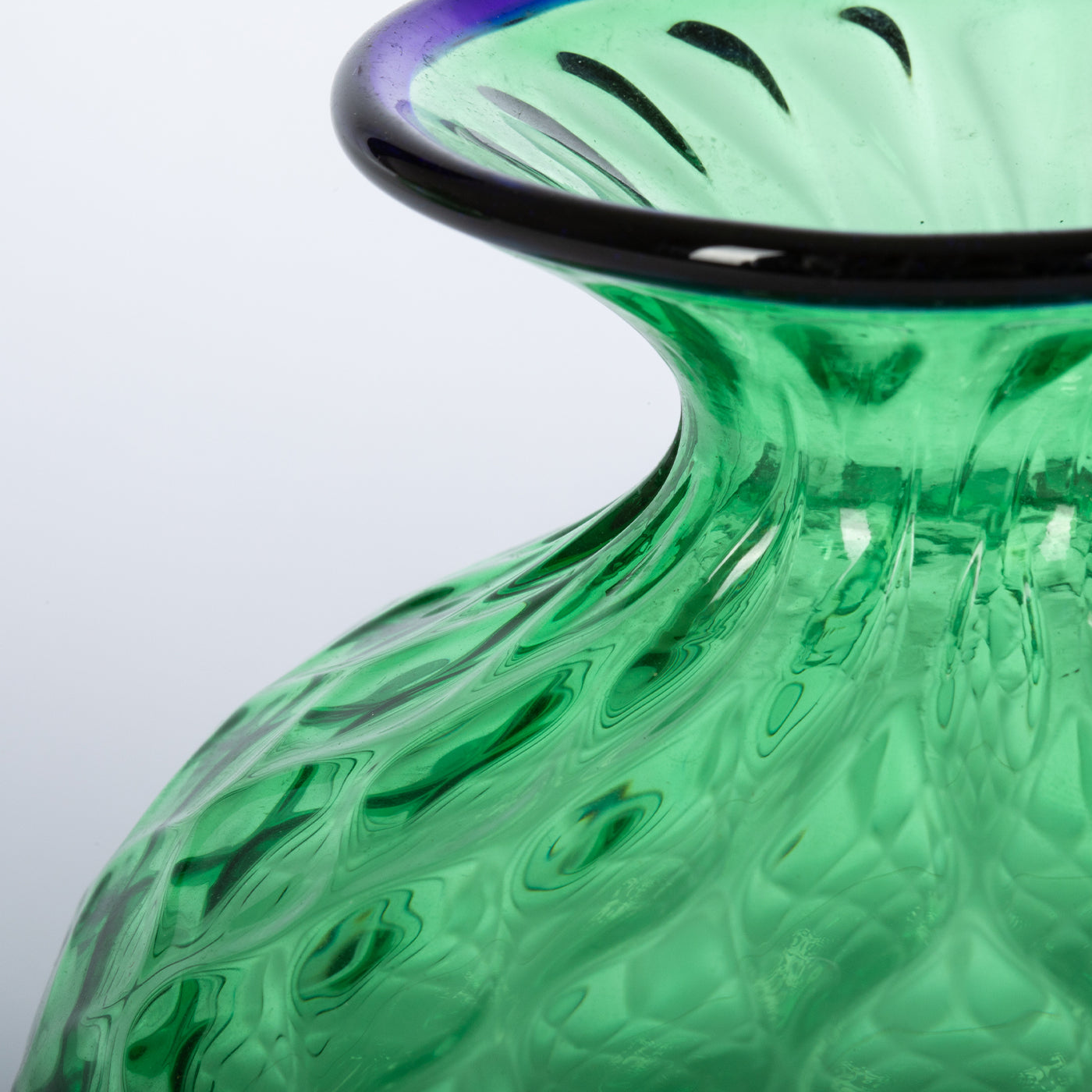 Cipolla Balloton Green Vase with Blue Rim - Alternative view 3