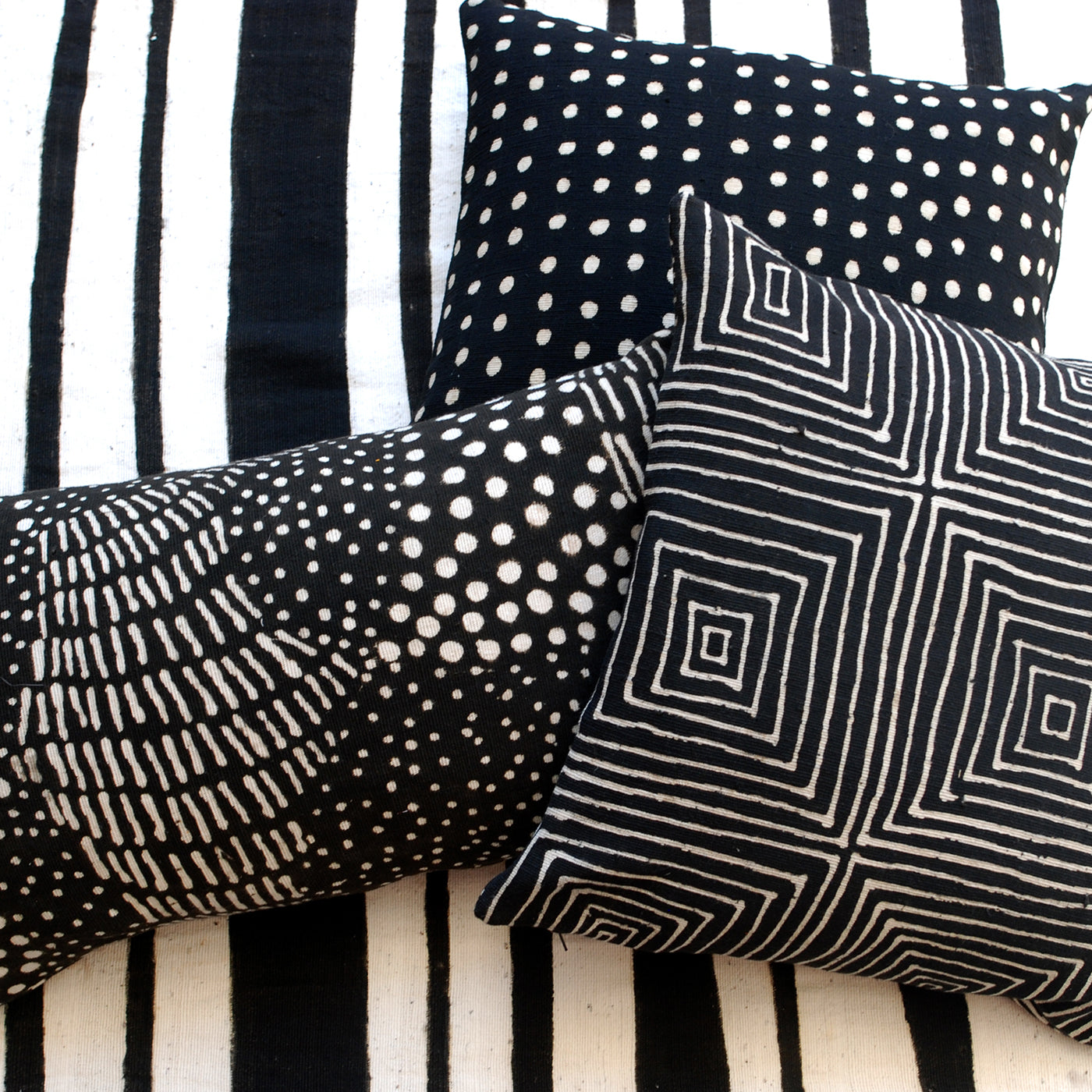 Handwoven Nero Rombi Cushion - Alternative view 1