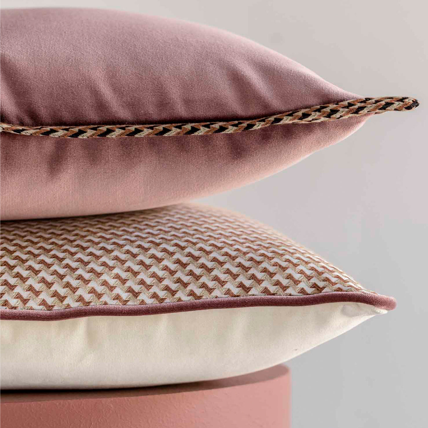 Most Carrè Flat Cushion in cotton velvet and Micro-Patterned jacquard fabric - Alternative view 2