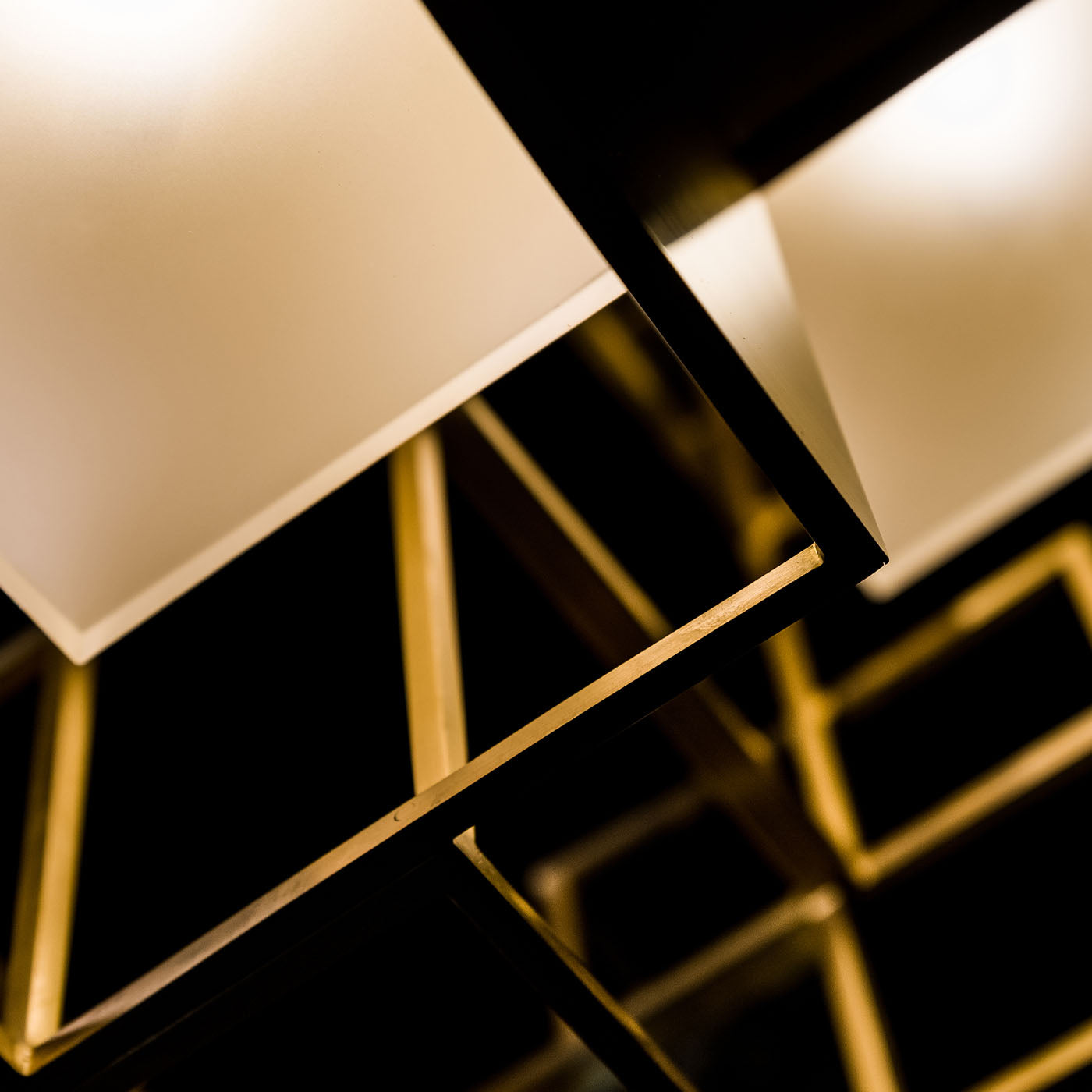 Lattis Medium Golden Brass Kronleuchter - Alternative Ansicht 3