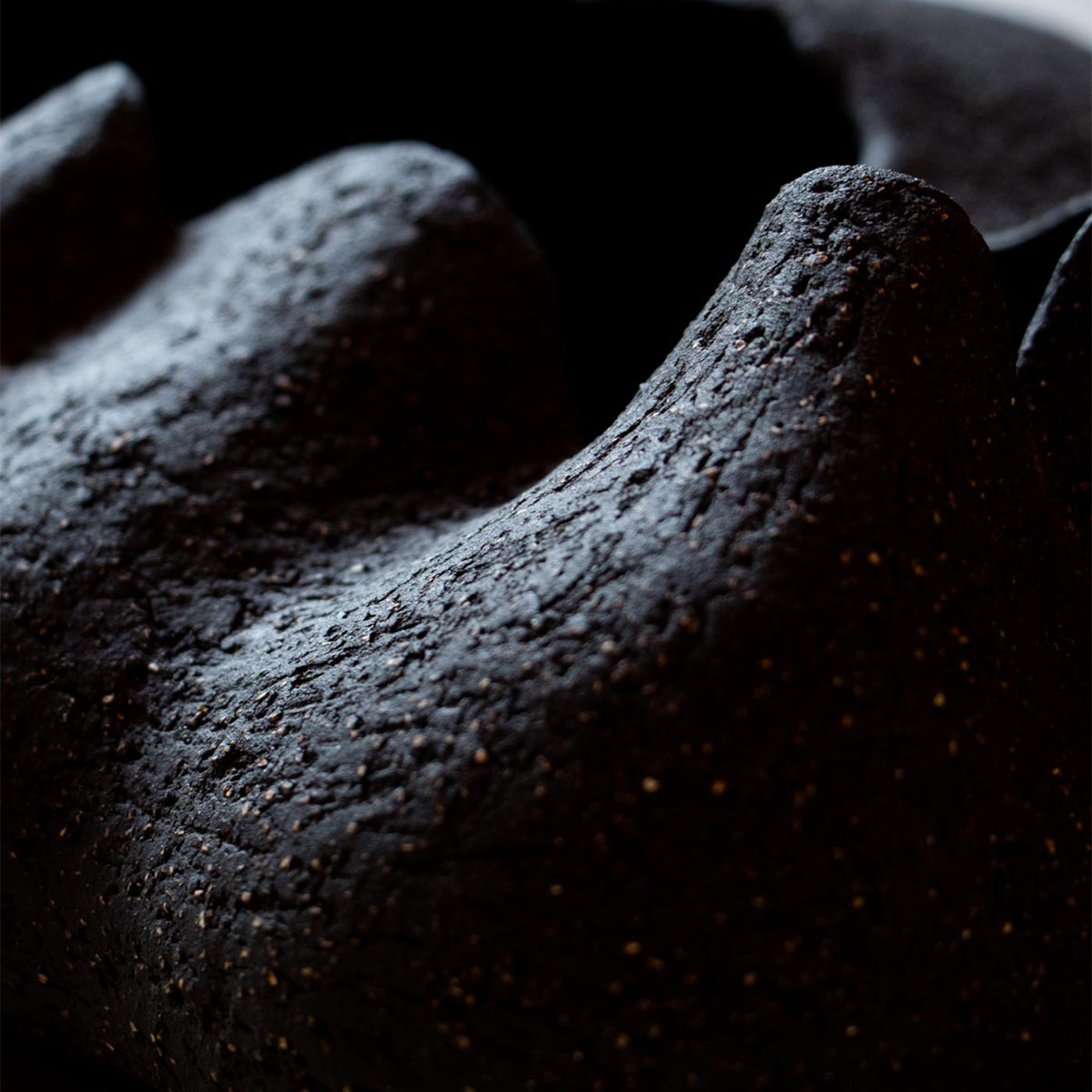 IŠTAR I Black Stoneware Sculpture - Alternative view 3