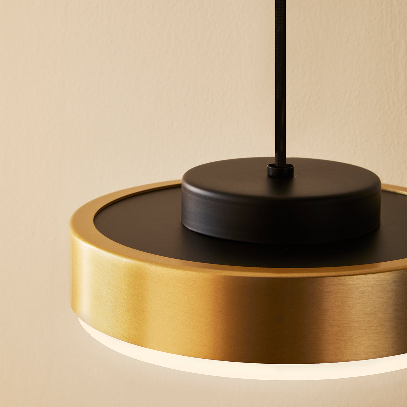 Discus SO Small Brass & Black Pendant Lamp by MKV Design - Alternative view 1