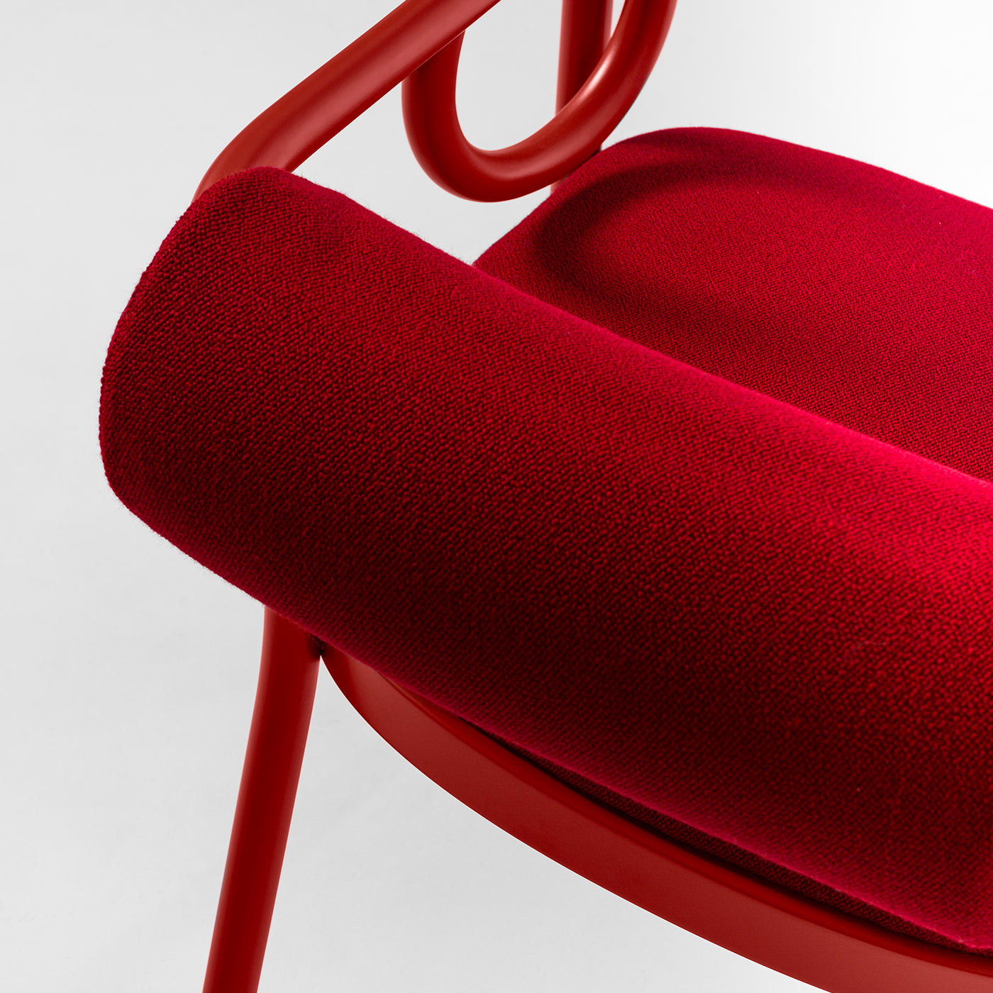 Loop Red Lounge Chair by India Mahdavi - Alternative view 5