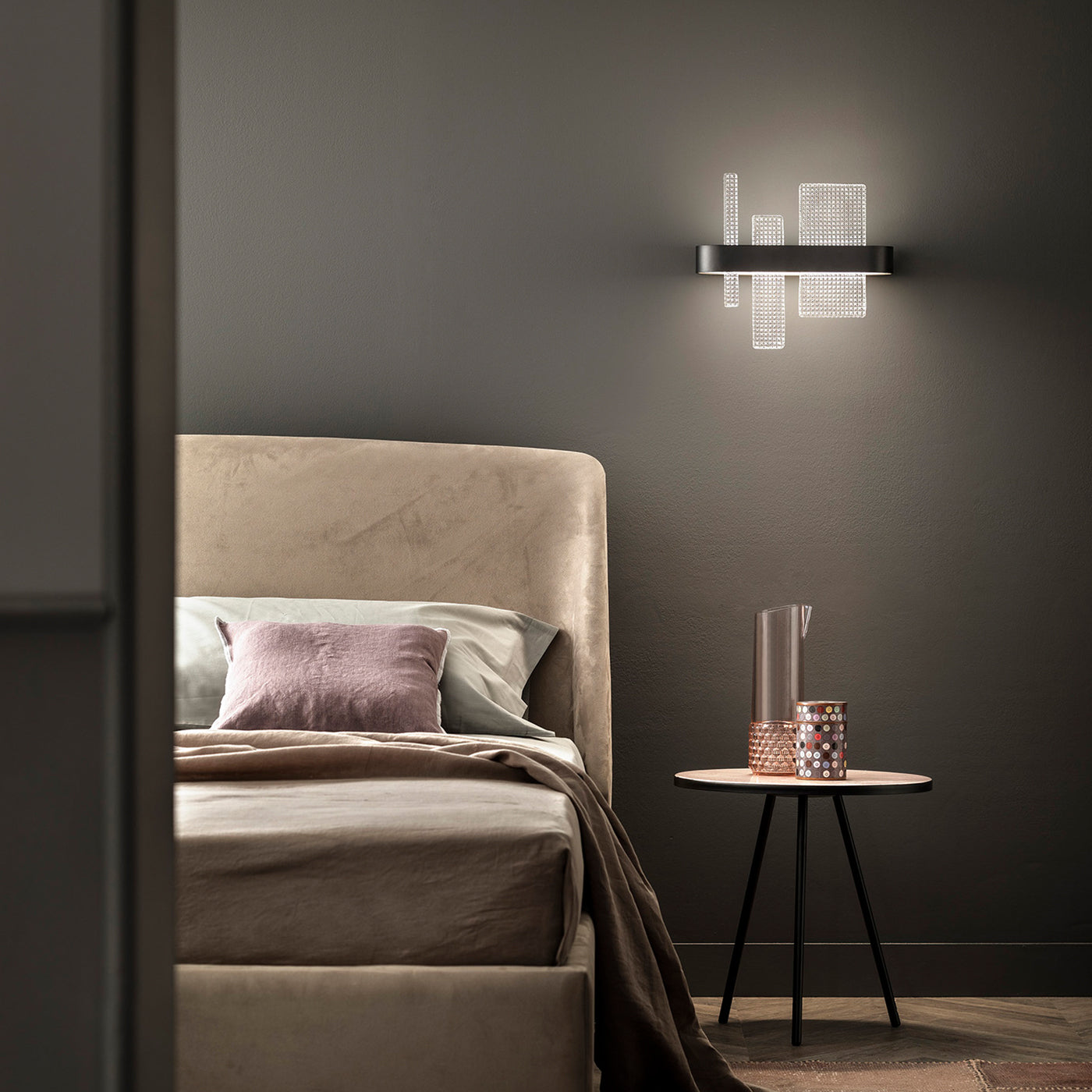 Ribbon Black Metal And Glass Wall Sconce - Alternative view 1