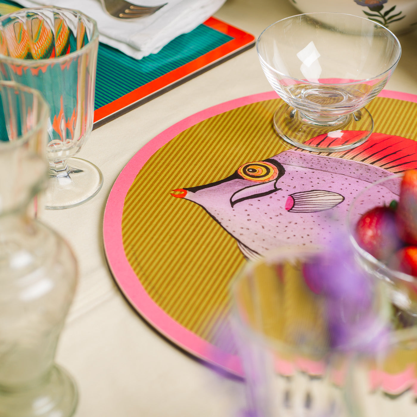 Set of 2 Round Placemats - Pink Fish - Alternative view 2