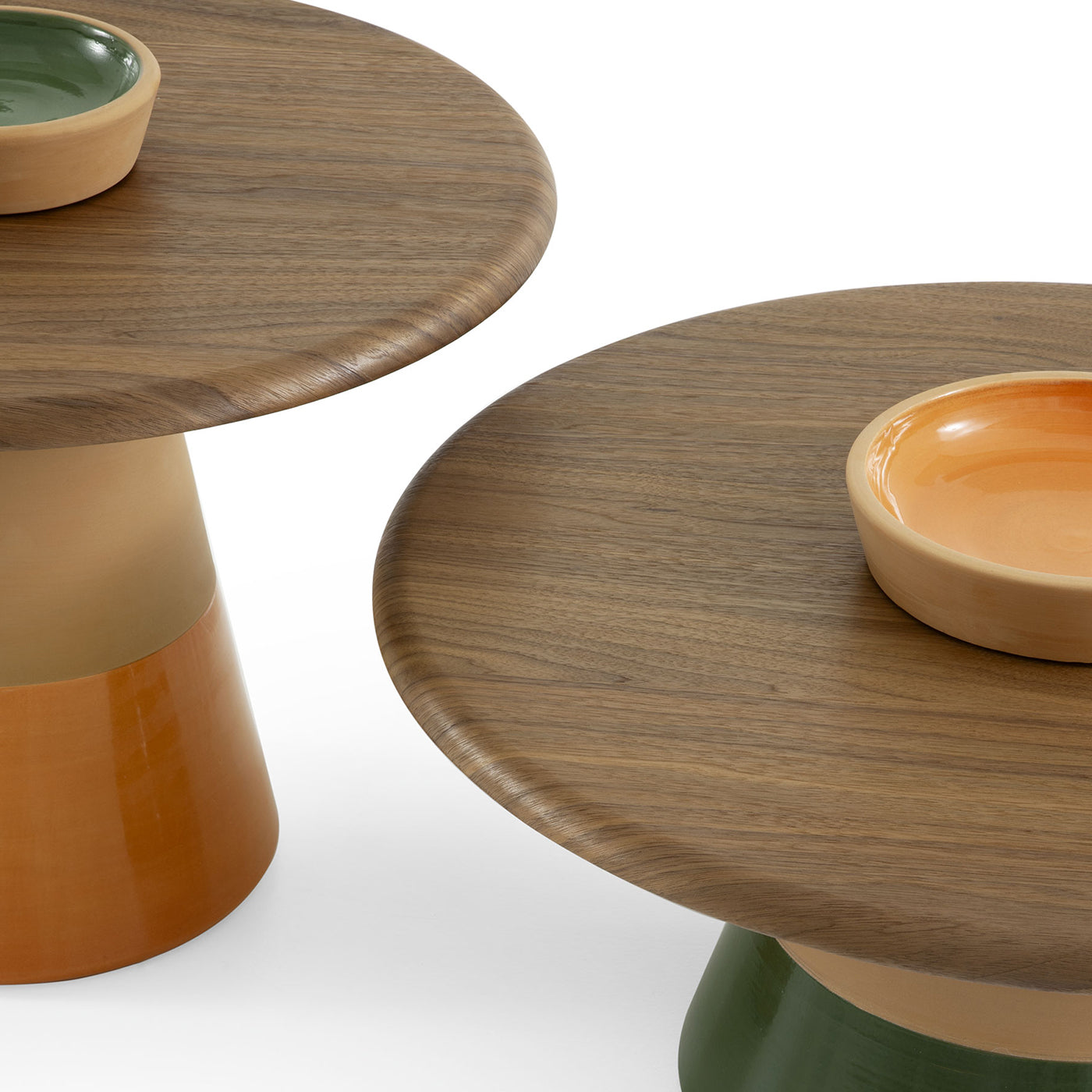 Tavolino Sablier con base in argilla e piano in legno impiallacciato Canaletto - Vista alternativa 5
