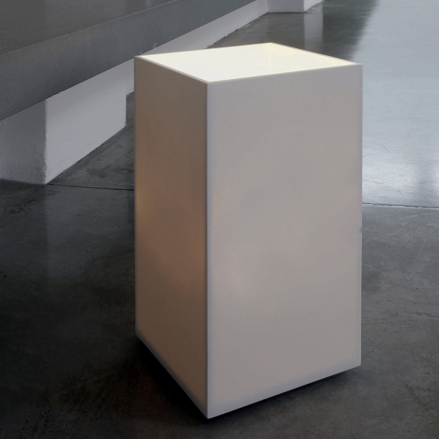 Light Gallery Luxury Cubo 400 White Floor Lamp by Marco Pollice - Alternative view 1