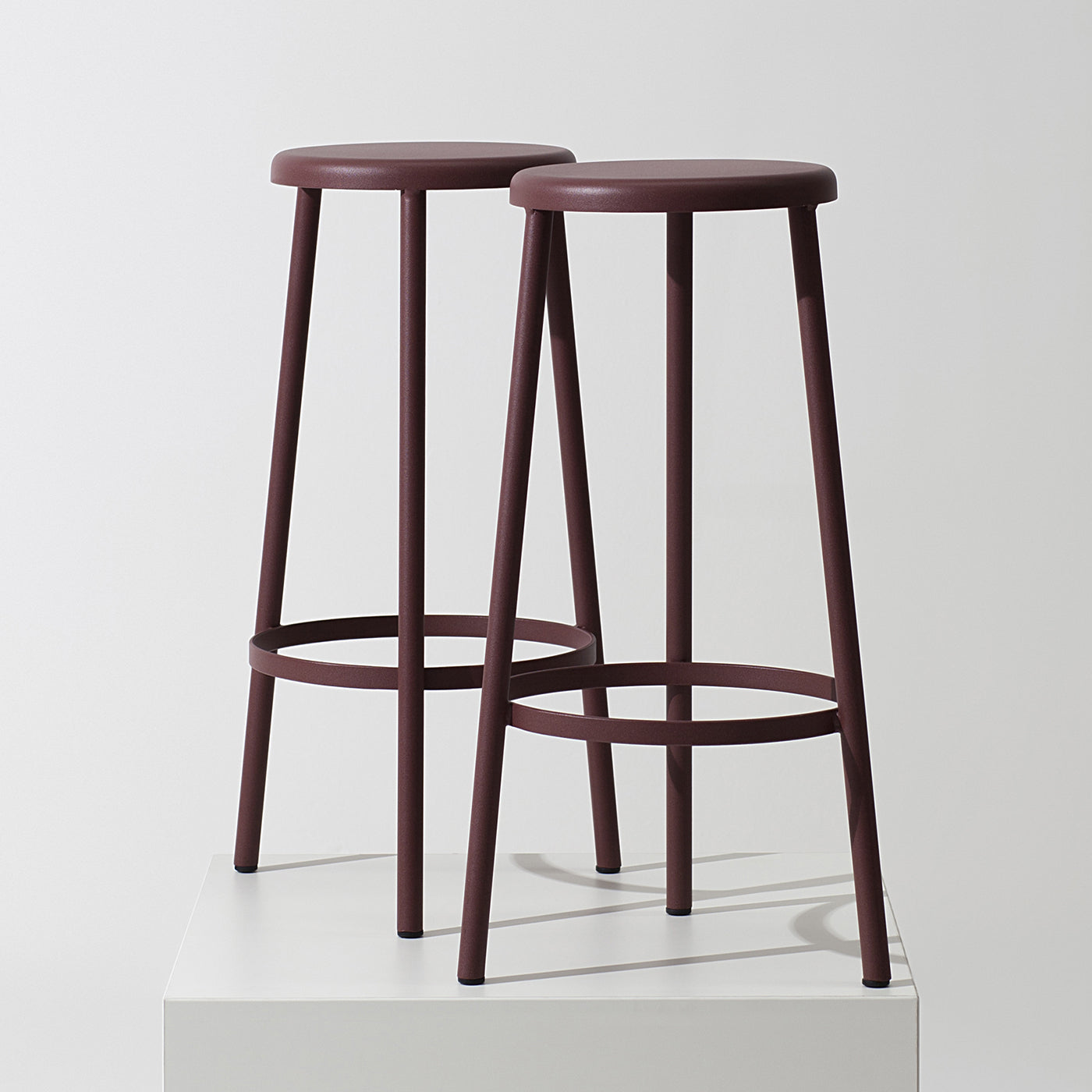 Loop Red Stool - Alternative view 1