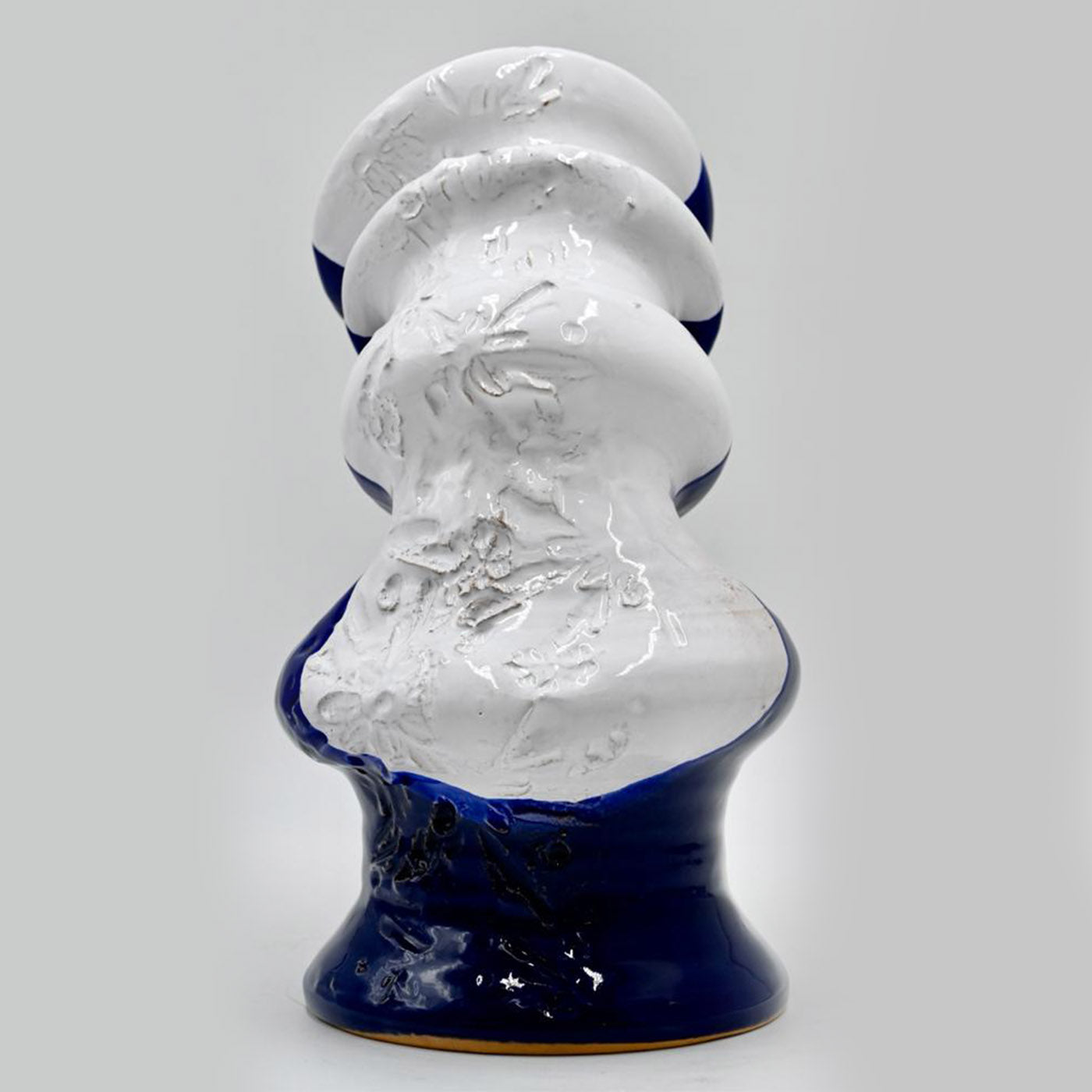 Skulpturale blau-weiße Vase - Alternative Ansicht 1