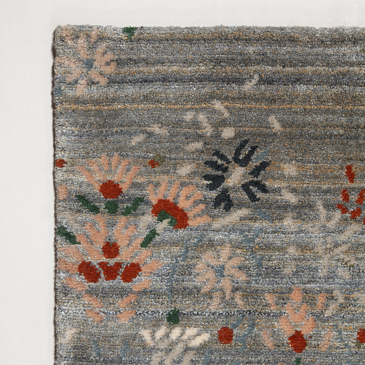 Giardino Light Wool and Viscose Rug by Carlotta Fortuna - Alternative view 1